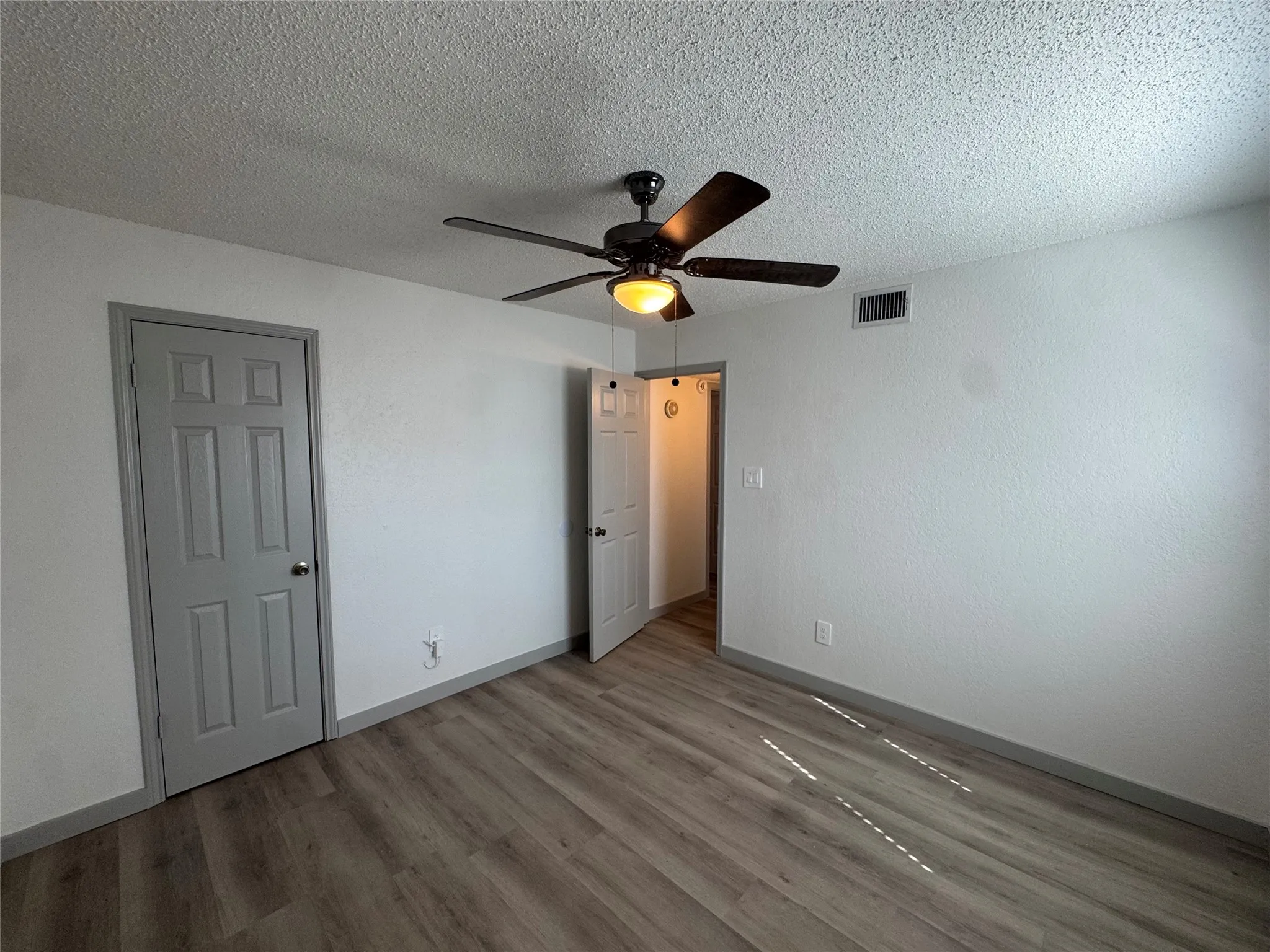 Single Family Residence For Rent in Tarrant County , 4900 French Wood Drive, Arlington, Texas 76016, 3 Bedroom, 2 Bathroom, 2 Garage spaces, 1,641 Sqft, built in 1977, mls#21374132, Real Estate Agent in Arlington, Homes For Rent in Tarrant county, Homes For Rent in Arlington, Realtor in Arlington Texas, Real Estate Brokerage Independent Realty Texas, Luminita Cordes Realtor