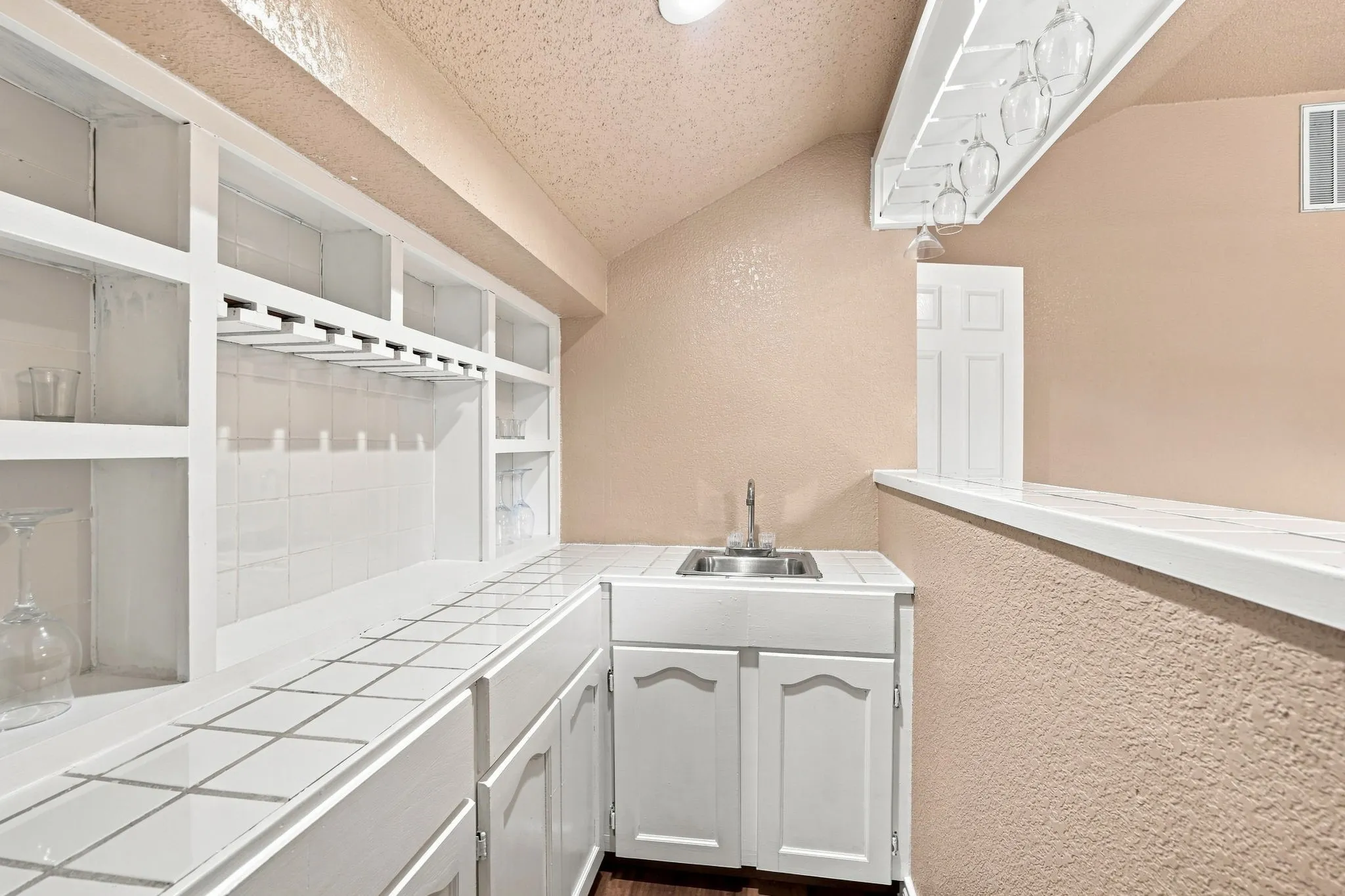 Single Family Residence For Sale in Johnson County , 1103 Chase Avenue, Cleburne, Texas 76031, 4 Bedroom, 3 Bathroom, 2 Garage spaces, 1,998 Sqft, built in 2002, mls#21374136, Real Estate Agent in Cleburne, Homes For Sale in Johnson county, Homes For Sale in Cleburne, Realtor in Cleburne Texas, Real Estate Brokerage Independent Realty Texas, Luminita Cordes Realtor