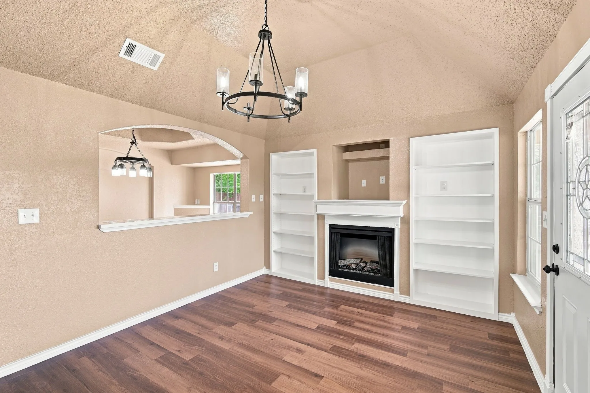 Single Family Residence For Sale in Johnson County , 1103 Chase Avenue, Cleburne, Texas 76031, 4 Bedroom, 3 Bathroom, 2 Garage spaces, 1,998 Sqft, built in 2002, mls#21374136, Real Estate Agent in Cleburne, Homes For Sale in Johnson county, Homes For Sale in Cleburne, Realtor in Cleburne Texas, Real Estate Brokerage Independent Realty Texas, Luminita Cordes Realtor
