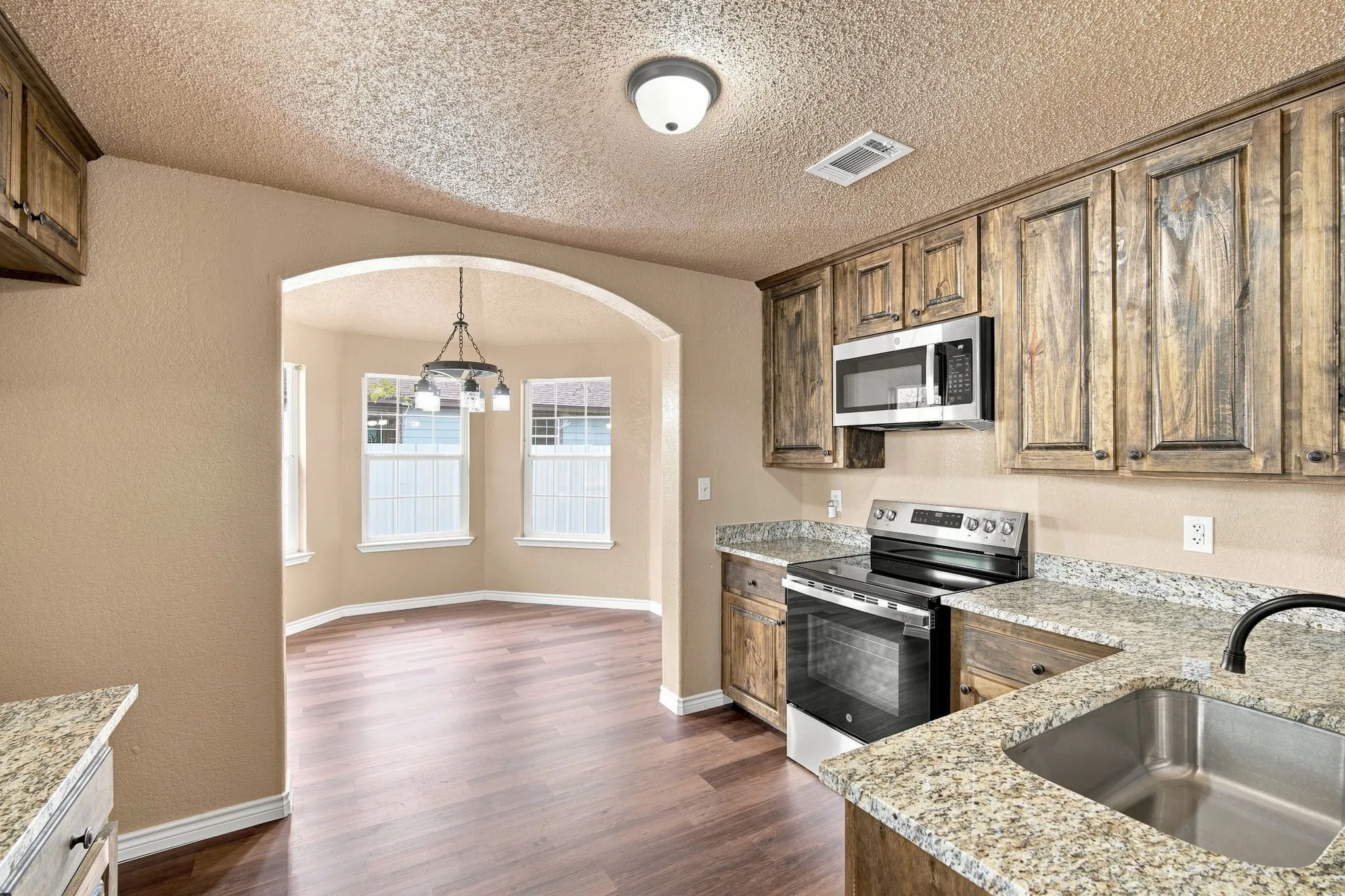 Single Family Residence For Sale in Johnson County , 1103 Chase Avenue, Cleburne, Texas 76031, 4 Bedroom, 3 Bathroom, 2 Garage spaces, 1,998 Sqft, built in 2002, mls#21374136, Real Estate Agent in Cleburne, Homes For Sale in Johnson county, Homes For Sale in Cleburne, Realtor in Cleburne Texas, Real Estate Brokerage Independent Realty Texas, Luminita Cordes Realtor