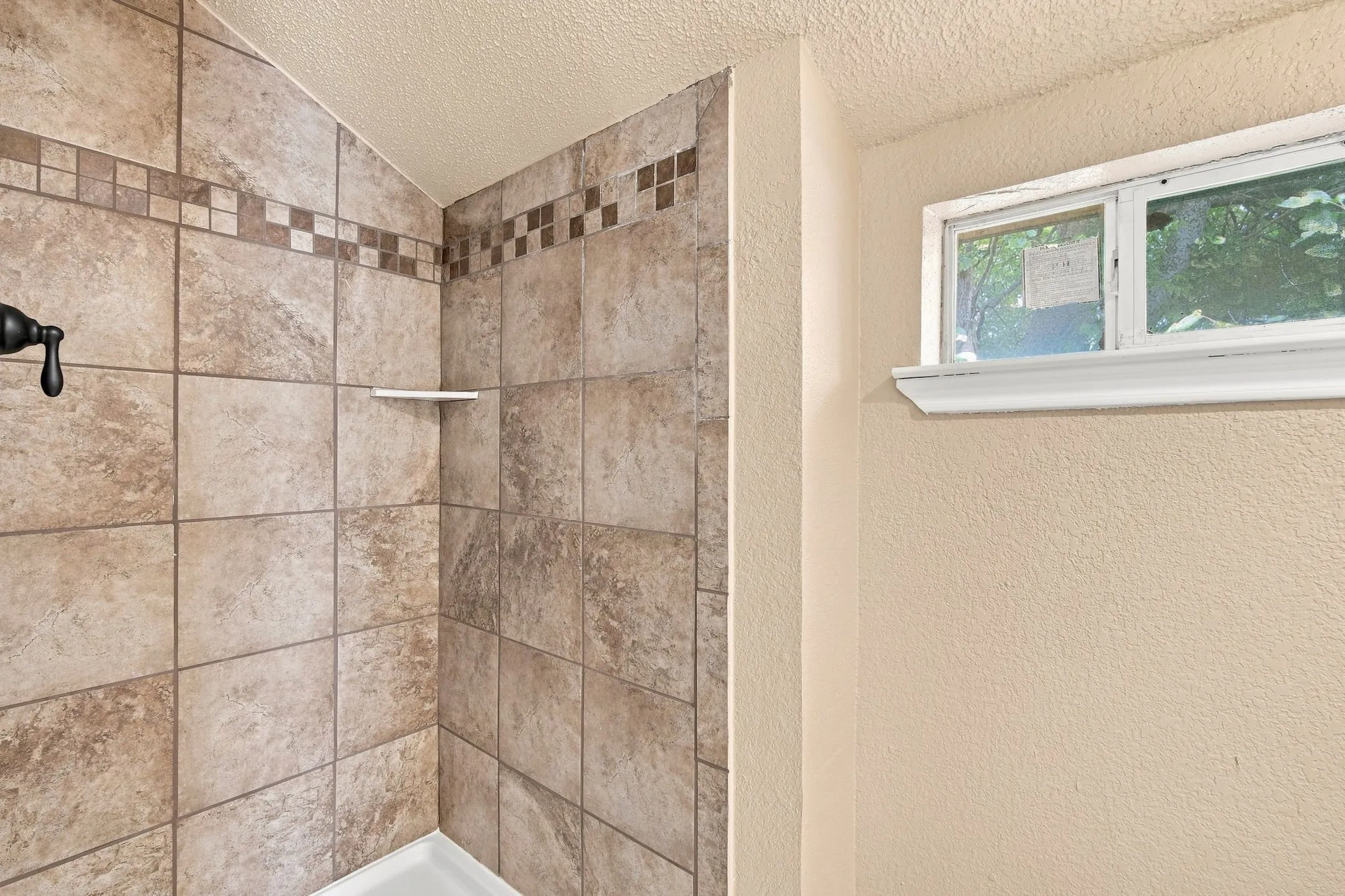 Single Family Residence For Sale in Johnson County , 1103 Chase Avenue, Cleburne, Texas 76031, 4 Bedroom, 3 Bathroom, 2 Garage spaces, 1,998 Sqft, built in 2002, mls#21374136, Real Estate Agent in Cleburne, Homes For Sale in Johnson county, Homes For Sale in Cleburne, Realtor in Cleburne Texas, Real Estate Brokerage Independent Realty Texas, Luminita Cordes Realtor