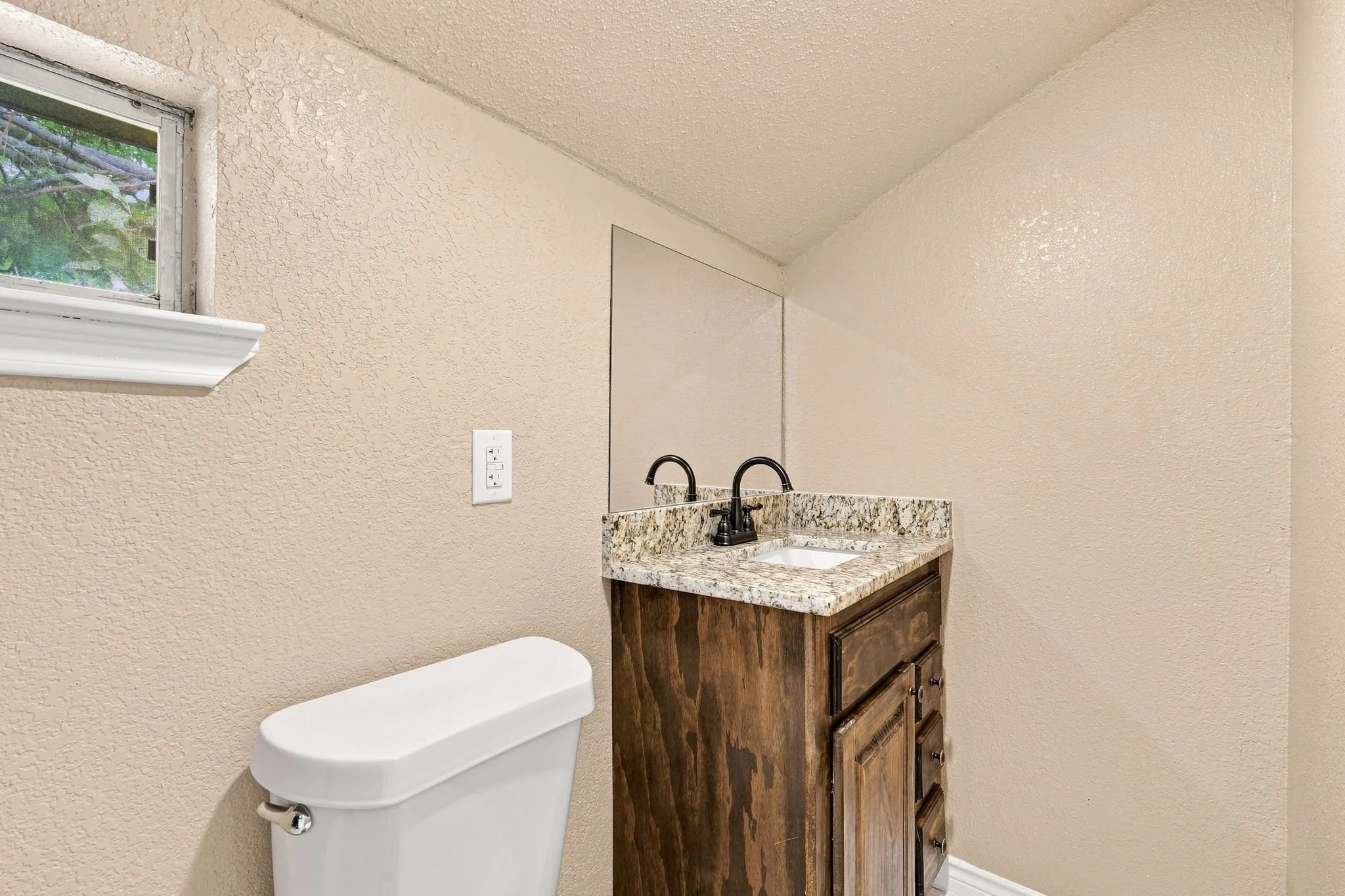 Single Family Residence For Sale in Johnson County , 1103 Chase Avenue, Cleburne, Texas 76031, 4 Bedroom, 3 Bathroom, 2 Garage spaces, 1,998 Sqft, built in 2002, mls#21374136, Real Estate Agent in Cleburne, Homes For Sale in Johnson county, Homes For Sale in Cleburne, Realtor in Cleburne Texas, Real Estate Brokerage Independent Realty Texas, Luminita Cordes Realtor