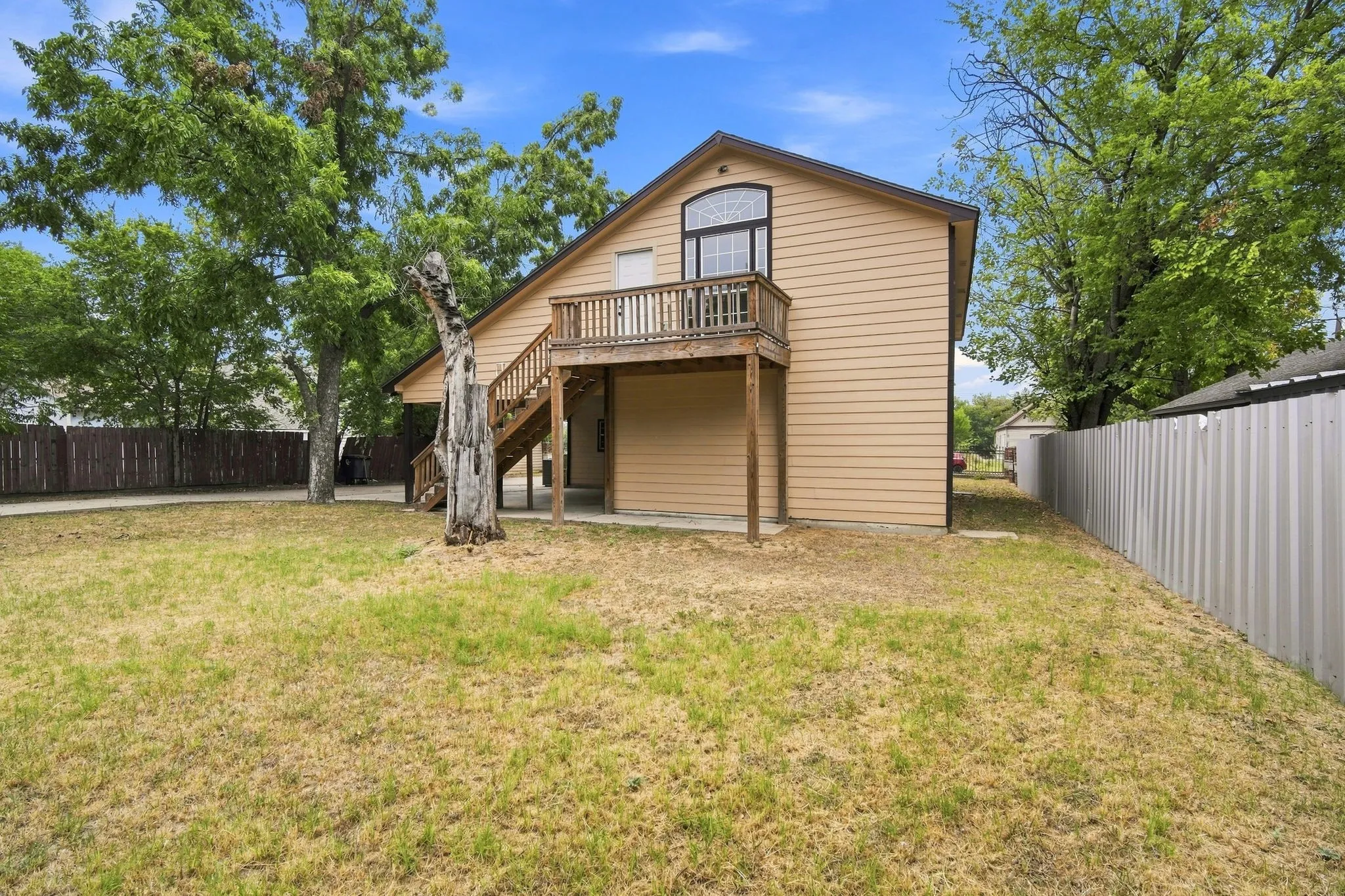 Single Family Residence For Sale in Johnson County , 1103 Chase Avenue, Cleburne, Texas 76031, 4 Bedroom, 3 Bathroom, 2 Garage spaces, 1,998 Sqft, built in 2002, mls#21374136, Real Estate Agent in Cleburne, Homes For Sale in Johnson county, Homes For Sale in Cleburne, Realtor in Cleburne Texas, Real Estate Brokerage Independent Realty Texas, Luminita Cordes Realtor