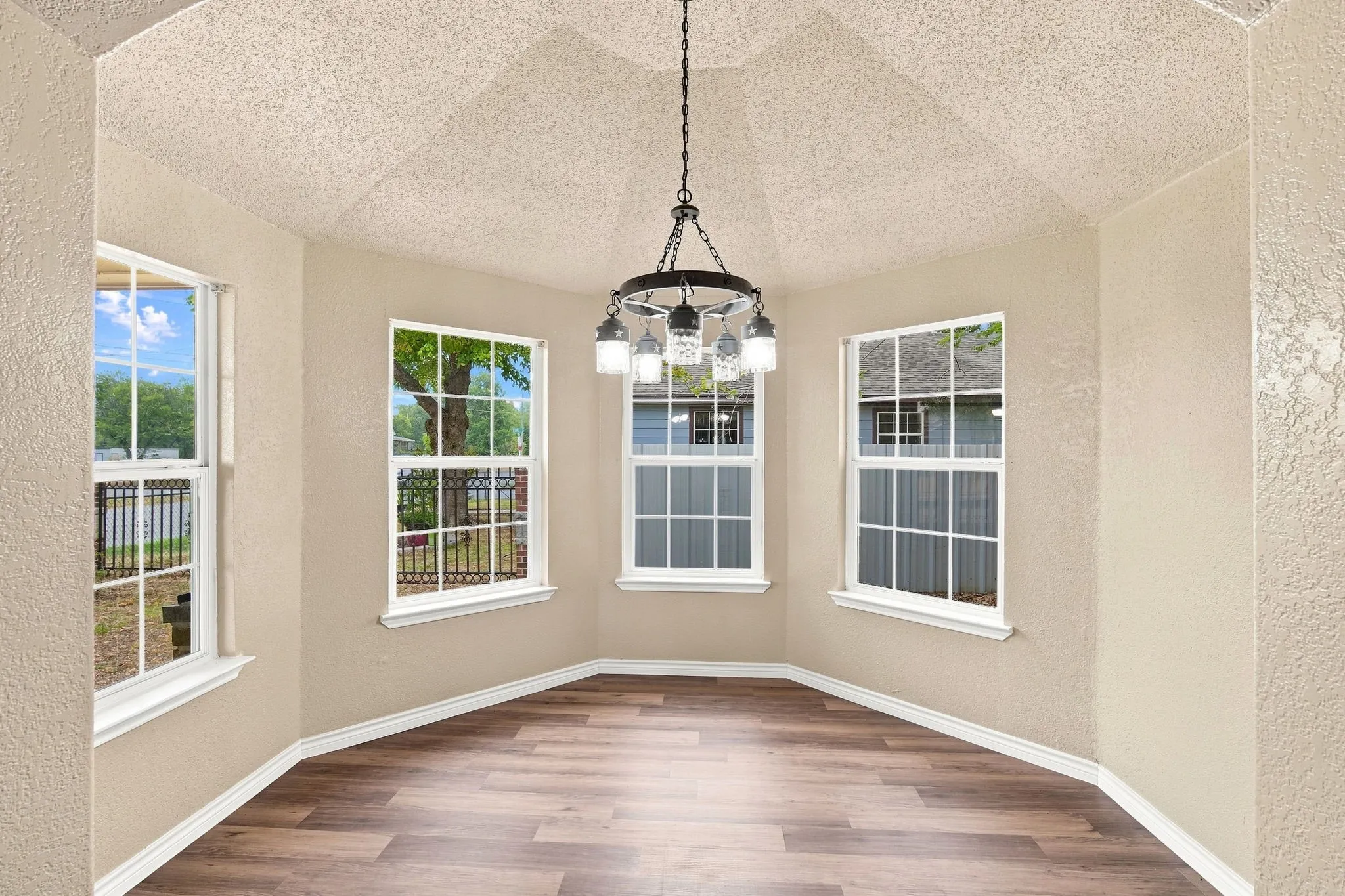 Single Family Residence For Sale in Johnson County , 1103 Chase Avenue, Cleburne, Texas 76031, 4 Bedroom, 3 Bathroom, 2 Garage spaces, 1,998 Sqft, built in 2002, mls#21374136, Real Estate Agent in Cleburne, Homes For Sale in Johnson county, Homes For Sale in Cleburne, Realtor in Cleburne Texas, Real Estate Brokerage Independent Realty Texas, Luminita Cordes Realtor