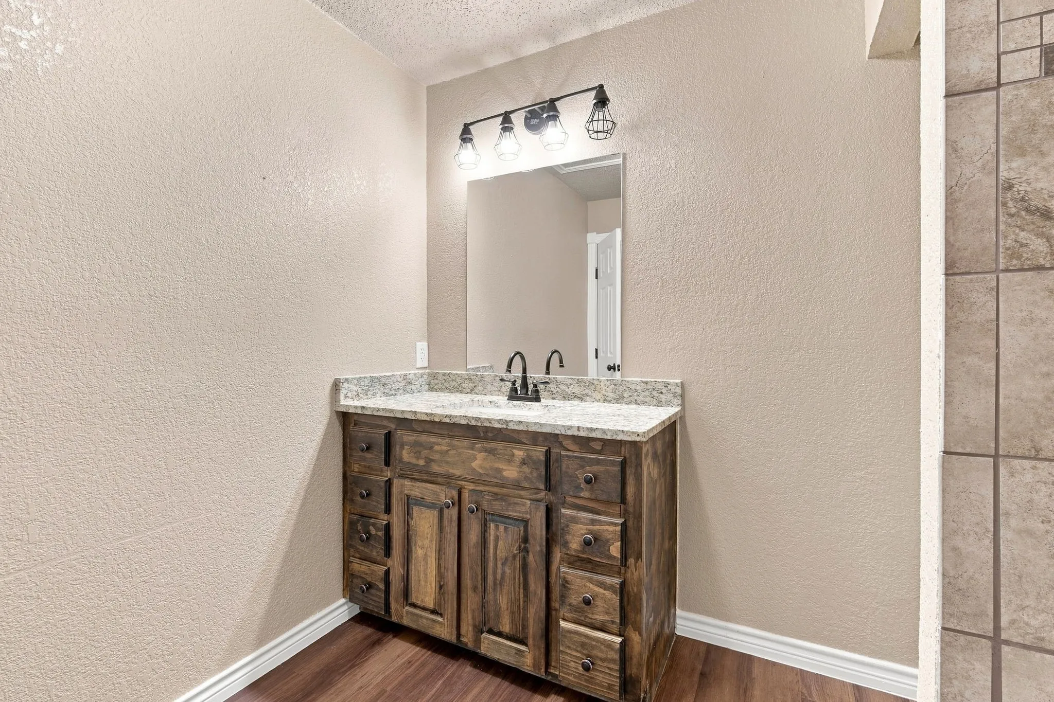 Single Family Residence For Sale in Johnson County , 1103 Chase Avenue, Cleburne, Texas 76031, 4 Bedroom, 3 Bathroom, 2 Garage spaces, 1,998 Sqft, built in 2002, mls#21374136, Real Estate Agent in Cleburne, Homes For Sale in Johnson county, Homes For Sale in Cleburne, Realtor in Cleburne Texas, Real Estate Brokerage Independent Realty Texas, Luminita Cordes Realtor