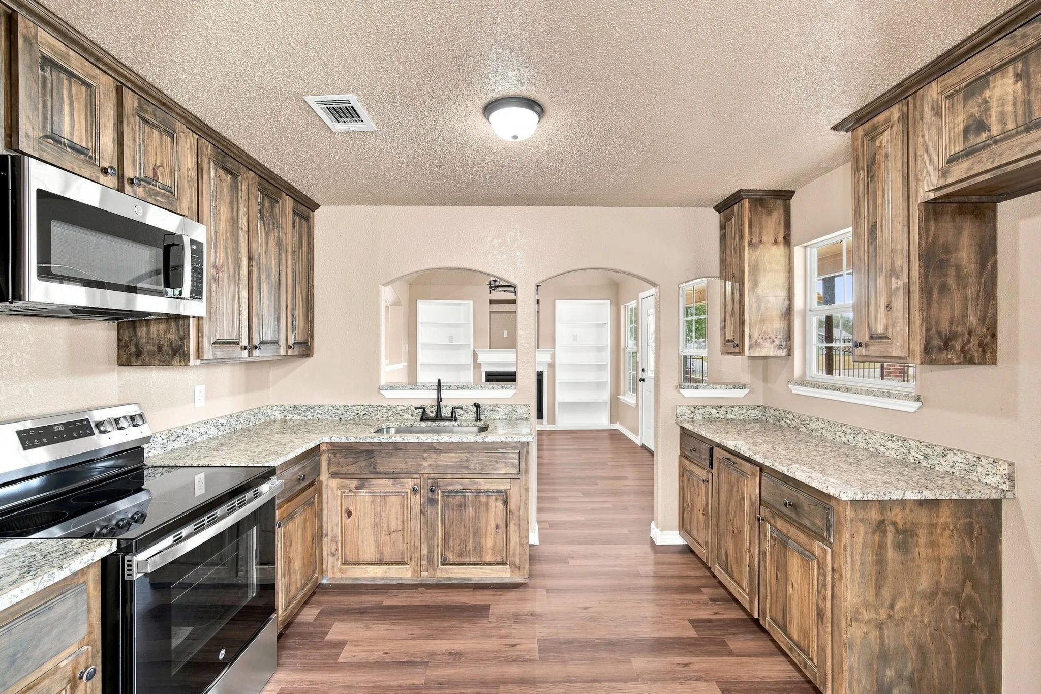 Single Family Residence For Sale in Johnson County , 1103 Chase Avenue, Cleburne, Texas 76031, 4 Bedroom, 3 Bathroom, 2 Garage spaces, 1,998 Sqft, built in 2002, mls#21374136, Real Estate Agent in Cleburne, Homes For Sale in Johnson county, Homes For Sale in Cleburne, Realtor in Cleburne Texas, Real Estate Brokerage Independent Realty Texas, Luminita Cordes Realtor