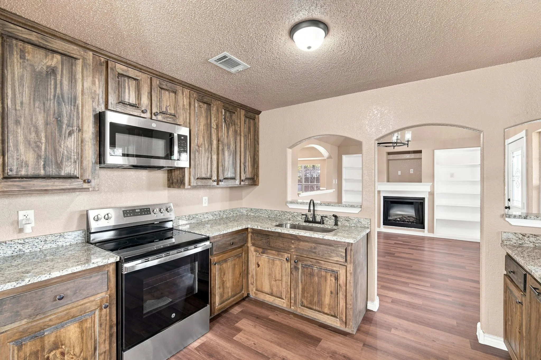 Single Family Residence For Sale in Johnson County , 1103 Chase Avenue, Cleburne, Texas 76031, 4 Bedroom, 3 Bathroom, 2 Garage spaces, 1,998 Sqft, built in 2002, mls#21374136, Real Estate Agent in Cleburne, Homes For Sale in Johnson county, Homes For Sale in Cleburne, Realtor in Cleburne Texas, Real Estate Brokerage Independent Realty Texas, Luminita Cordes Realtor