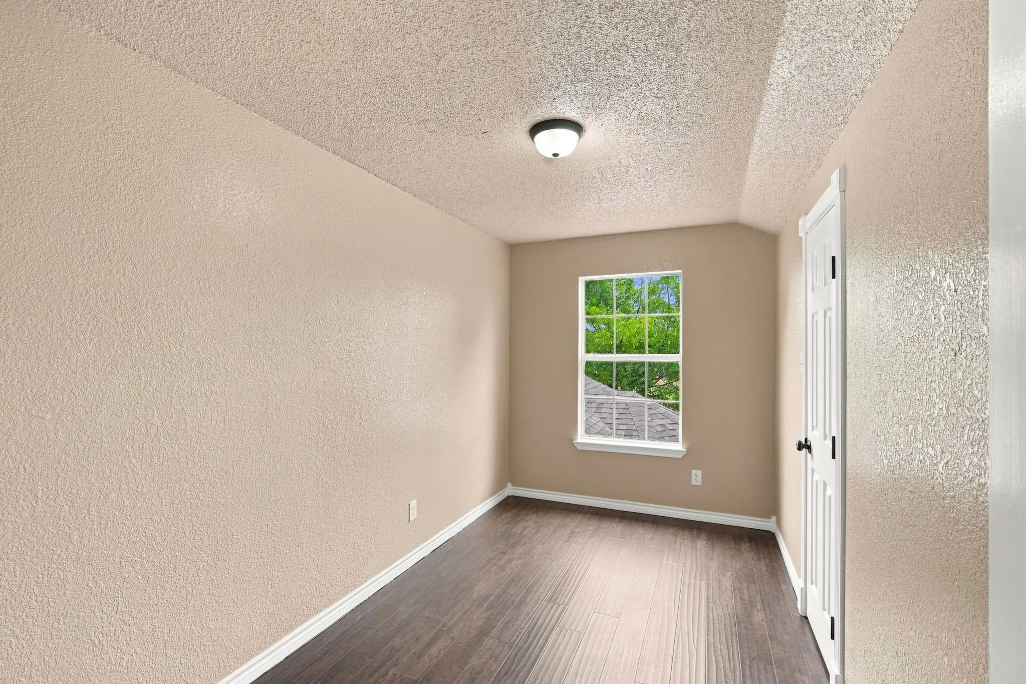 Single Family Residence For Sale in Johnson County , 1103 Chase Avenue, Cleburne, Texas 76031, 4 Bedroom, 3 Bathroom, 2 Garage spaces, 1,998 Sqft, built in 2002, mls#21374136, Real Estate Agent in Cleburne, Homes For Sale in Johnson county, Homes For Sale in Cleburne, Realtor in Cleburne Texas, Real Estate Brokerage Independent Realty Texas, Luminita Cordes Realtor