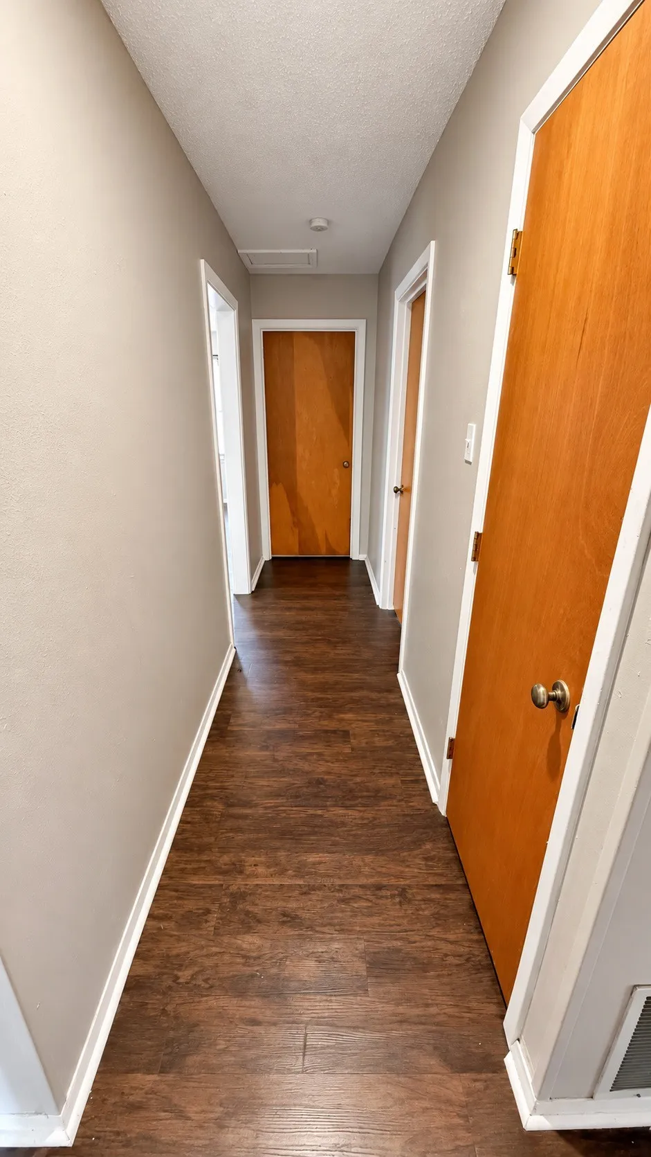 Single Family Residence For Rent in Taylor County , 3231 Ivy Lane, Abilene, Texas 79603, 3 Bedroom, 2 Bathroom, Garage spaces, 1,080 Sqft, built in 1959, mls#21374148, Real Estate Agent in Abilene, Homes For Rent in Taylor county, Homes For Rent in Abilene, Realtor in Abilene Texas, Real Estate Brokerage Independent Realty Texas, Luminita Cordes Realtor