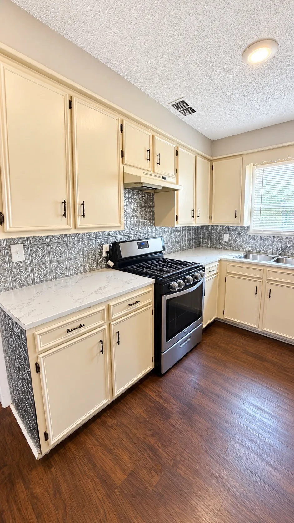 Single Family Residence For Rent in Taylor County , 3231 Ivy Lane, Abilene, Texas 79603, 3 Bedroom, 2 Bathroom, Garage spaces, 1,080 Sqft, built in 1959, mls#21374148, Real Estate Agent in Abilene, Homes For Rent in Taylor county, Homes For Rent in Abilene, Realtor in Abilene Texas, Real Estate Brokerage Independent Realty Texas, Luminita Cordes Realtor
