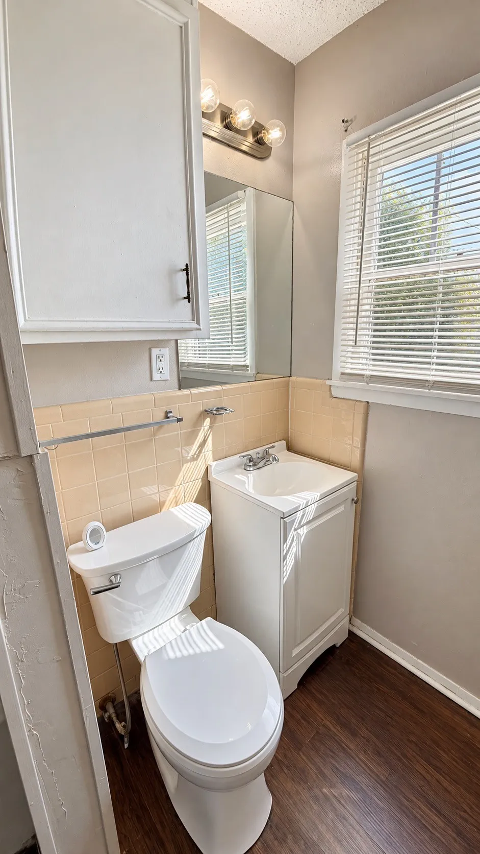 Main Bathroom.