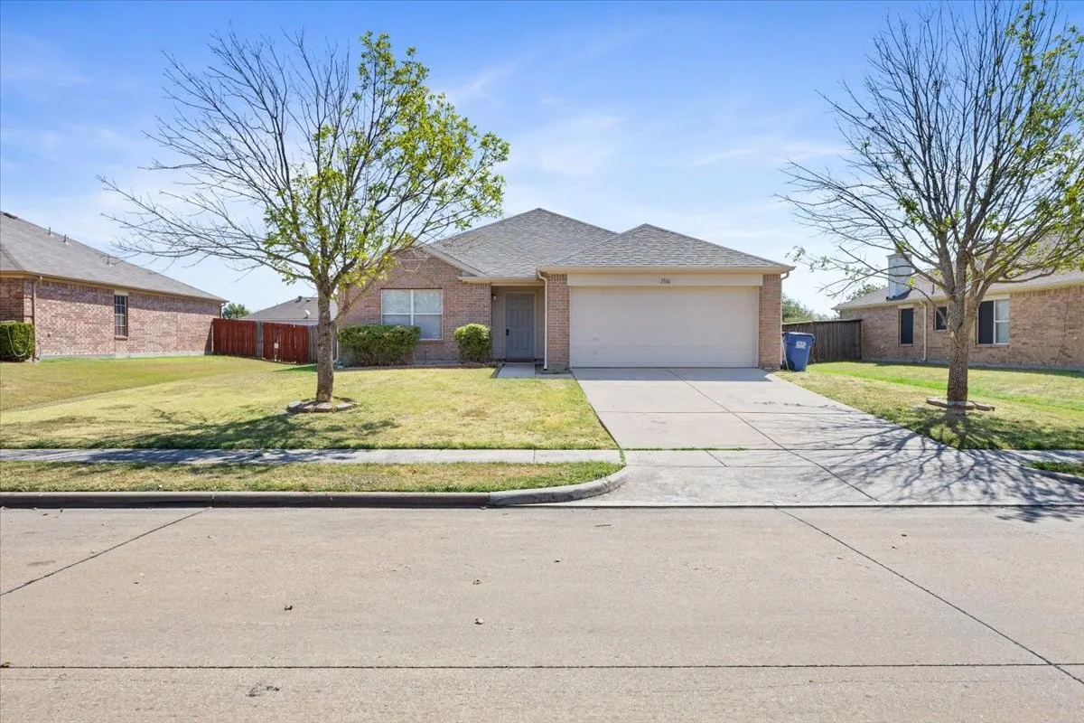 Single Family Residence For Rent in Dallas County , 1506 Waters Edge Drive, Glenn Heights, Texas 75154, 4 Bedroom, 2 Bathroom, 2 Garage spaces, 1,592 Sqft, built in 2005, mls#21373423, Real Estate Agent in Glenn Heights, Homes For Rent in Dallas county, Homes For Rent in Glenn Heights, Realtor in Glenn Heights Texas, Real Estate Brokerage Independent Realty Texas, Luminita Cordes Realtor
