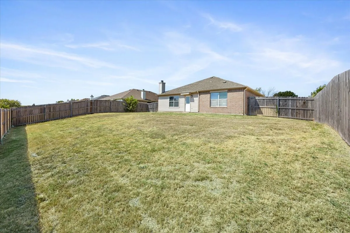 Single Family Residence For Rent in Dallas County , 1506 Waters Edge Drive, Glenn Heights, Texas 75154, 4 Bedroom, 2 Bathroom, 2 Garage spaces, 1,592 Sqft, built in 2005, mls#21373423, Real Estate Agent in Glenn Heights, Homes For Rent in Dallas county, Homes For Rent in Glenn Heights, Realtor in Glenn Heights Texas, Real Estate Brokerage Independent Realty Texas, Luminita Cordes Realtor