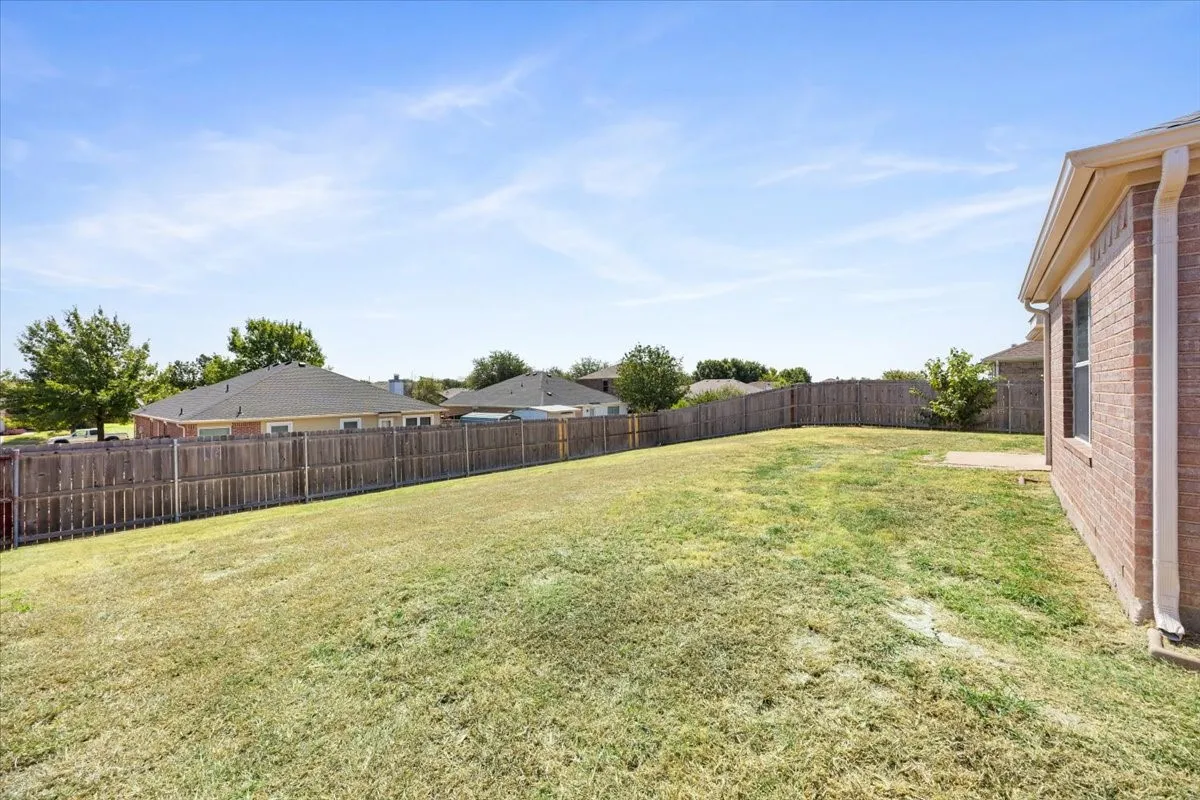 Single Family Residence For Rent in Dallas County , 1506 Waters Edge Drive, Glenn Heights, Texas 75154, 4 Bedroom, 2 Bathroom, 2 Garage spaces, 1,592 Sqft, built in 2005, mls#21373423, Real Estate Agent in Glenn Heights, Homes For Rent in Dallas county, Homes For Rent in Glenn Heights, Realtor in Glenn Heights Texas, Real Estate Brokerage Independent Realty Texas, Luminita Cordes Realtor