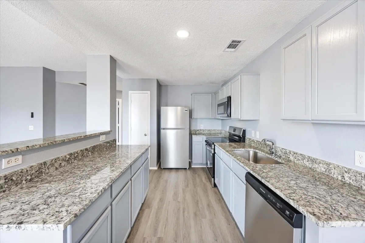 Single Family Residence For Rent in Dallas County , 1506 Waters Edge Drive, Glenn Heights, Texas 75154, 4 Bedroom, 2 Bathroom, 2 Garage spaces, 1,592 Sqft, built in 2005, mls#21373423, Real Estate Agent in Glenn Heights, Homes For Rent in Dallas county, Homes For Rent in Glenn Heights, Realtor in Glenn Heights Texas, Real Estate Brokerage Independent Realty Texas, Luminita Cordes Realtor