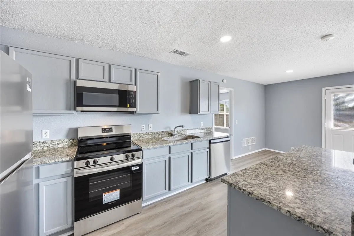 Single Family Residence For Rent in Dallas County , 1506 Waters Edge Drive, Glenn Heights, Texas 75154, 4 Bedroom, 2 Bathroom, 2 Garage spaces, 1,592 Sqft, built in 2005, mls#21373423, Real Estate Agent in Glenn Heights, Homes For Rent in Dallas county, Homes For Rent in Glenn Heights, Realtor in Glenn Heights Texas, Real Estate Brokerage Independent Realty Texas, Luminita Cordes Realtor