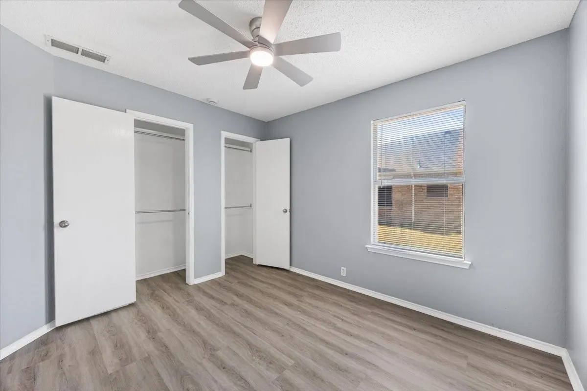 Single Family Residence For Rent in Dallas County , 1506 Waters Edge Drive, Glenn Heights, Texas 75154, 4 Bedroom, 2 Bathroom, 2 Garage spaces, 1,592 Sqft, built in 2005, mls#21373423, Real Estate Agent in Glenn Heights, Homes For Rent in Dallas county, Homes For Rent in Glenn Heights, Realtor in Glenn Heights Texas, Real Estate Brokerage Independent Realty Texas, Luminita Cordes Realtor