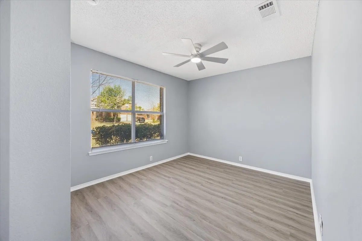 Single Family Residence For Rent in Dallas County , 1506 Waters Edge Drive, Glenn Heights, Texas 75154, 4 Bedroom, 2 Bathroom, 2 Garage spaces, 1,592 Sqft, built in 2005, mls#21373423, Real Estate Agent in Glenn Heights, Homes For Rent in Dallas county, Homes For Rent in Glenn Heights, Realtor in Glenn Heights Texas, Real Estate Brokerage Independent Realty Texas, Luminita Cordes Realtor