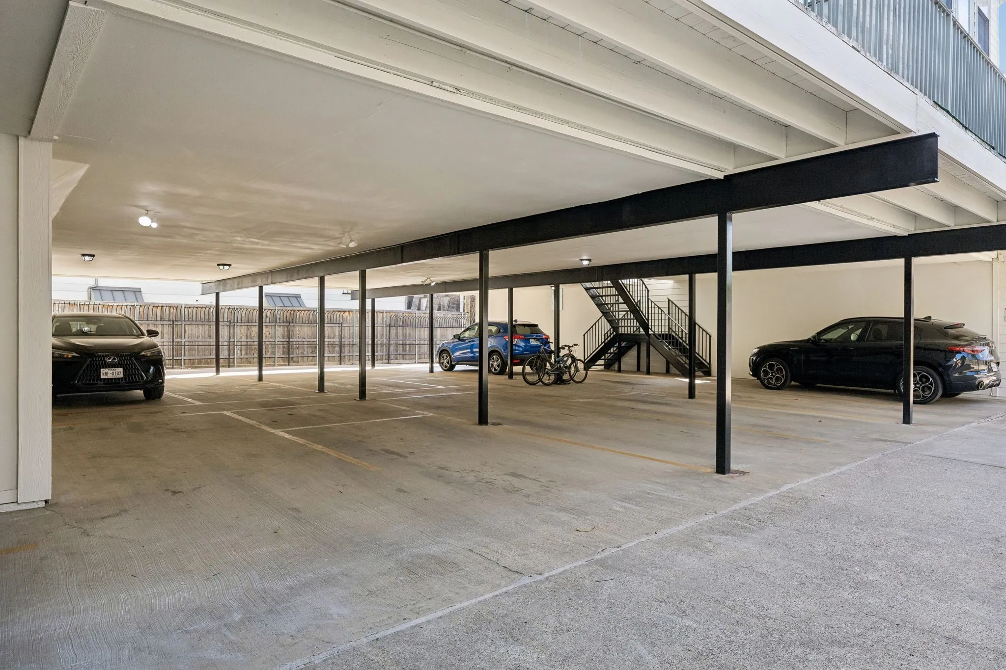 Apartment For Rent in Dallas County , 4125 Holland Avenue 203, Dallas, Texas 75219, 2 Bedroom, 3 Bathroom, Garage spaces, 1,500 Sqft, built in 1998, mls#21373751, Real Estate Agent in Dallas, Homes For Rent in Dallas county, Homes For Rent in Dallas, Realtor in Dallas Texas, Real Estate Brokerage Independent Realty Texas, Luminita Cordes Realtor
