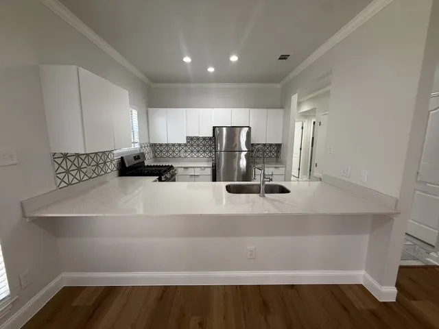 Apartment For Rent in Dallas County , 4125 Holland Avenue 203, Dallas, Texas 75219, 2 Bedroom, 3 Bathroom, Garage spaces, 1,500 Sqft, built in 1998, mls#21373751, Real Estate Agent in Dallas, Homes For Rent in Dallas county, Homes For Rent in Dallas, Realtor in Dallas Texas, Real Estate Brokerage Independent Realty Texas, Luminita Cordes Realtor