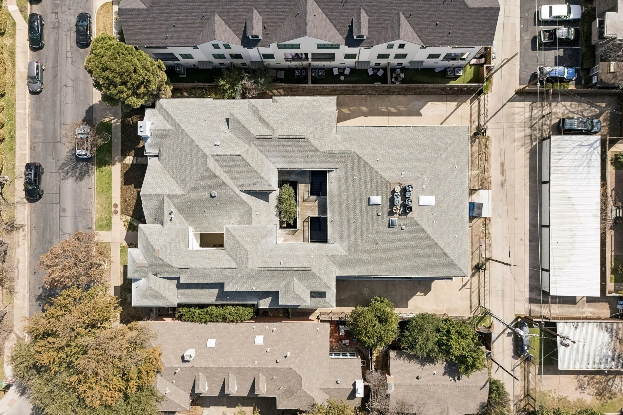 Apartment For Rent in Dallas County , 4125 Holland Avenue 203, Dallas, Texas 75219, 2 Bedroom, 3 Bathroom, Garage spaces, 1,500 Sqft, built in 1998, mls#21373751, Real Estate Agent in Dallas, Homes For Rent in Dallas county, Homes For Rent in Dallas, Realtor in Dallas Texas, Real Estate Brokerage Independent Realty Texas, Luminita Cordes Realtor