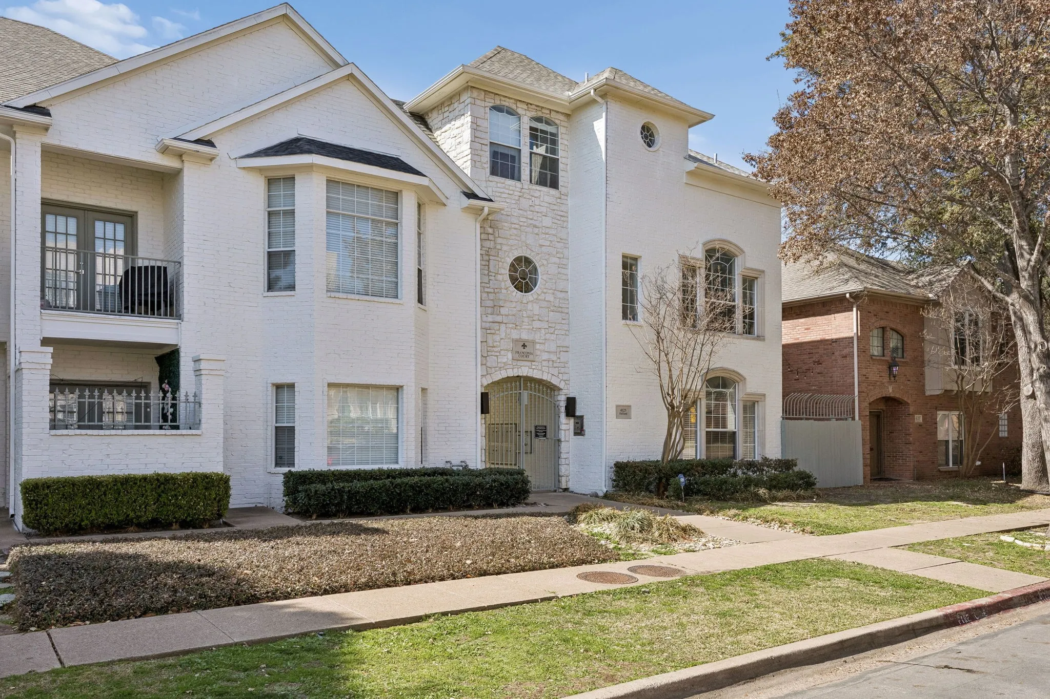 Apartment For Rent in Dallas County , 4125 Holland Avenue 203, Dallas, Texas 75219, 2 Bedroom, 3 Bathroom, Garage spaces, 1,500 Sqft, built in 1998, mls#21373751, Real Estate Agent in Dallas, Homes For Rent in Dallas county, Homes For Rent in Dallas, Realtor in Dallas Texas, Real Estate Brokerage Independent Realty Texas, Luminita Cordes Realtor