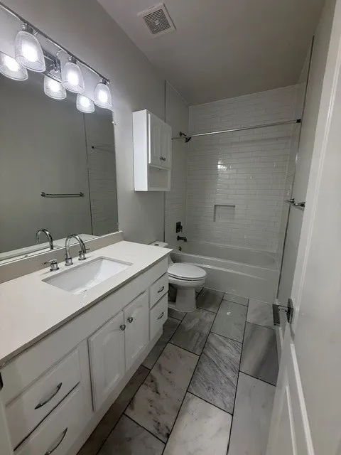 Apartment For Rent in Dallas County , 4125 Holland Avenue 203, Dallas, Texas 75219, 2 Bedroom, 3 Bathroom, Garage spaces, 1,500 Sqft, built in 1998, mls#21373751, Real Estate Agent in Dallas, Homes For Rent in Dallas county, Homes For Rent in Dallas, Realtor in Dallas Texas, Real Estate Brokerage Independent Realty Texas, Luminita Cordes Realtor