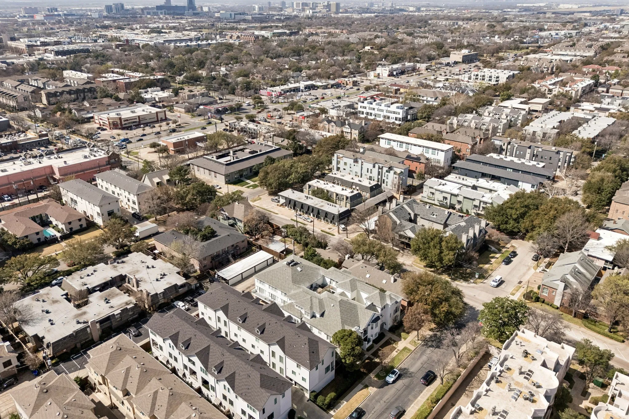 Apartment For Rent in Dallas County , 4125 Holland Avenue 203, Dallas, Texas 75219, 2 Bedroom, 3 Bathroom, Garage spaces, 1,500 Sqft, built in 1998, mls#21373751, Real Estate Agent in Dallas, Homes For Rent in Dallas county, Homes For Rent in Dallas, Realtor in Dallas Texas, Real Estate Brokerage Independent Realty Texas, Luminita Cordes Realtor