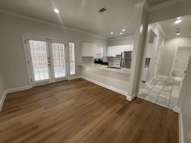 Apartment For Rent in Dallas County , 4125 Holland Avenue 203, Dallas, Texas 75219, 2 Bedroom, 3 Bathroom, Garage spaces, 1,500 Sqft, built in 1998, mls#21373751, Real Estate Agent in Dallas, Homes For Rent in Dallas county, Homes For Rent in Dallas, Realtor in Dallas Texas, Real Estate Brokerage Independent Realty Texas, Luminita Cordes Realtor