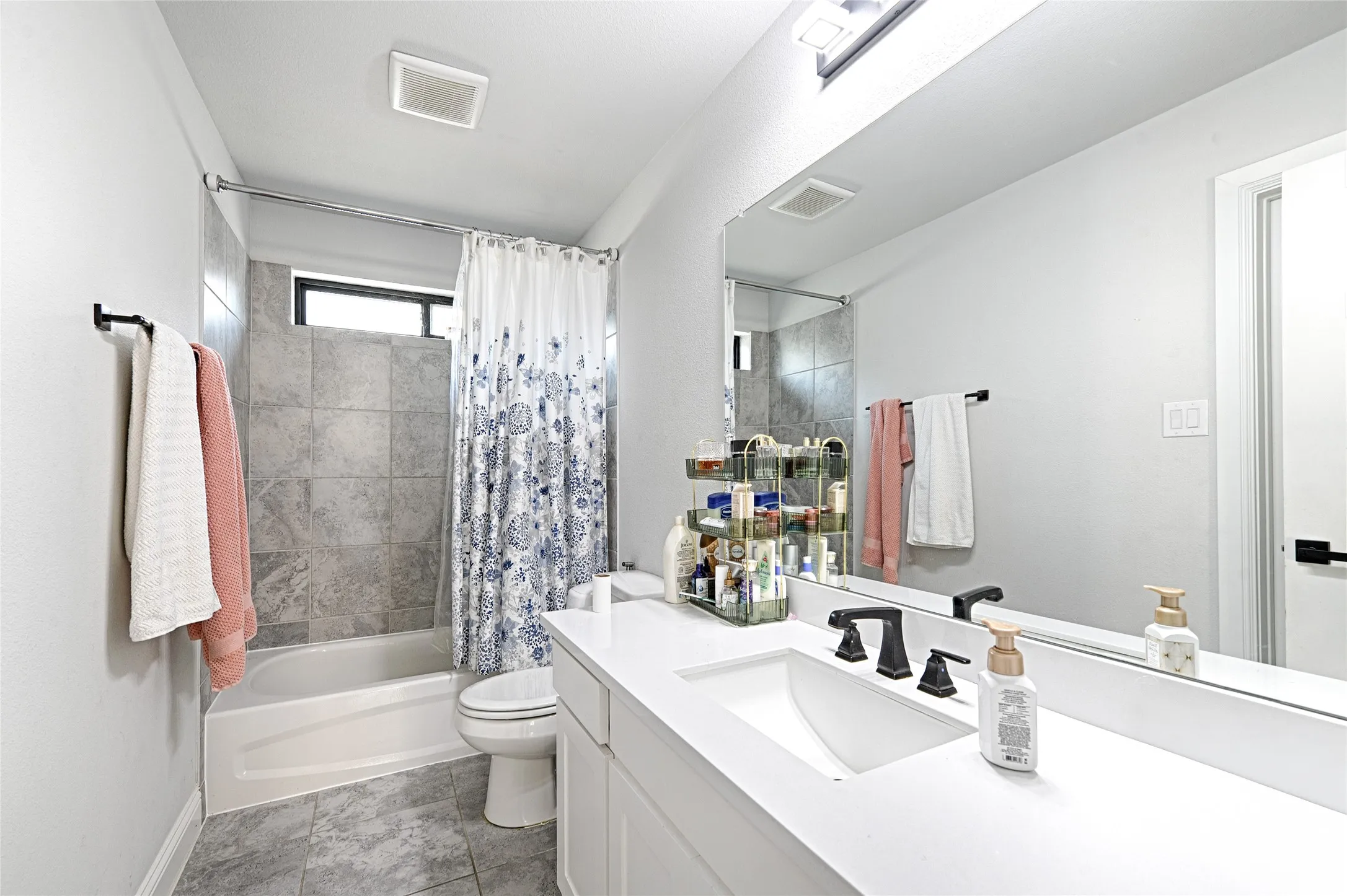 Single Family Residence For Rent in Collin County , 1637 Ranch House Road, Celina, Texas 75009, 6 Bedroom, 5 Bathroom, 3 Garage spaces, 3,611 Sqft, built in 2022, mls#21374140, Real Estate Agent in Celina, Homes For Rent in Collin county, Homes For Rent in Celina, Realtor in Celina Texas, Real Estate Brokerage Independent Realty Texas, Luminita Cordes Realtor