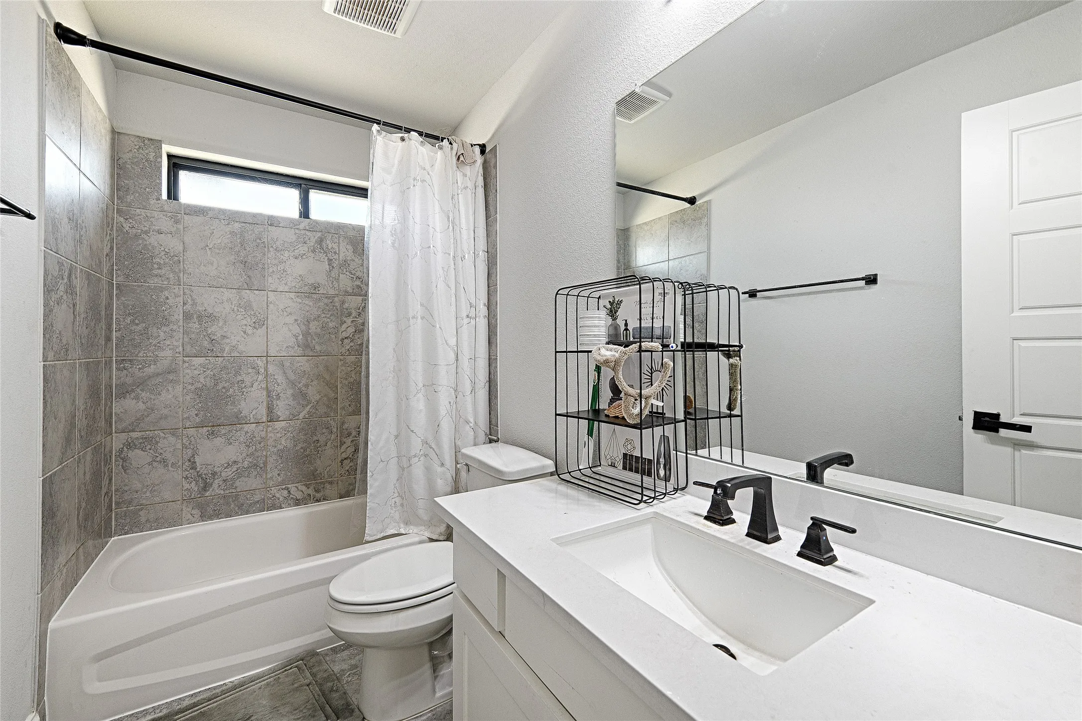 Single Family Residence For Rent in Collin County , 1637 Ranch House Road, Celina, Texas 75009, 6 Bedroom, 5 Bathroom, 3 Garage spaces, 3,611 Sqft, built in 2022, mls#21374140, Real Estate Agent in Celina, Homes For Rent in Collin county, Homes For Rent in Celina, Realtor in Celina Texas, Real Estate Brokerage Independent Realty Texas, Luminita Cordes Realtor