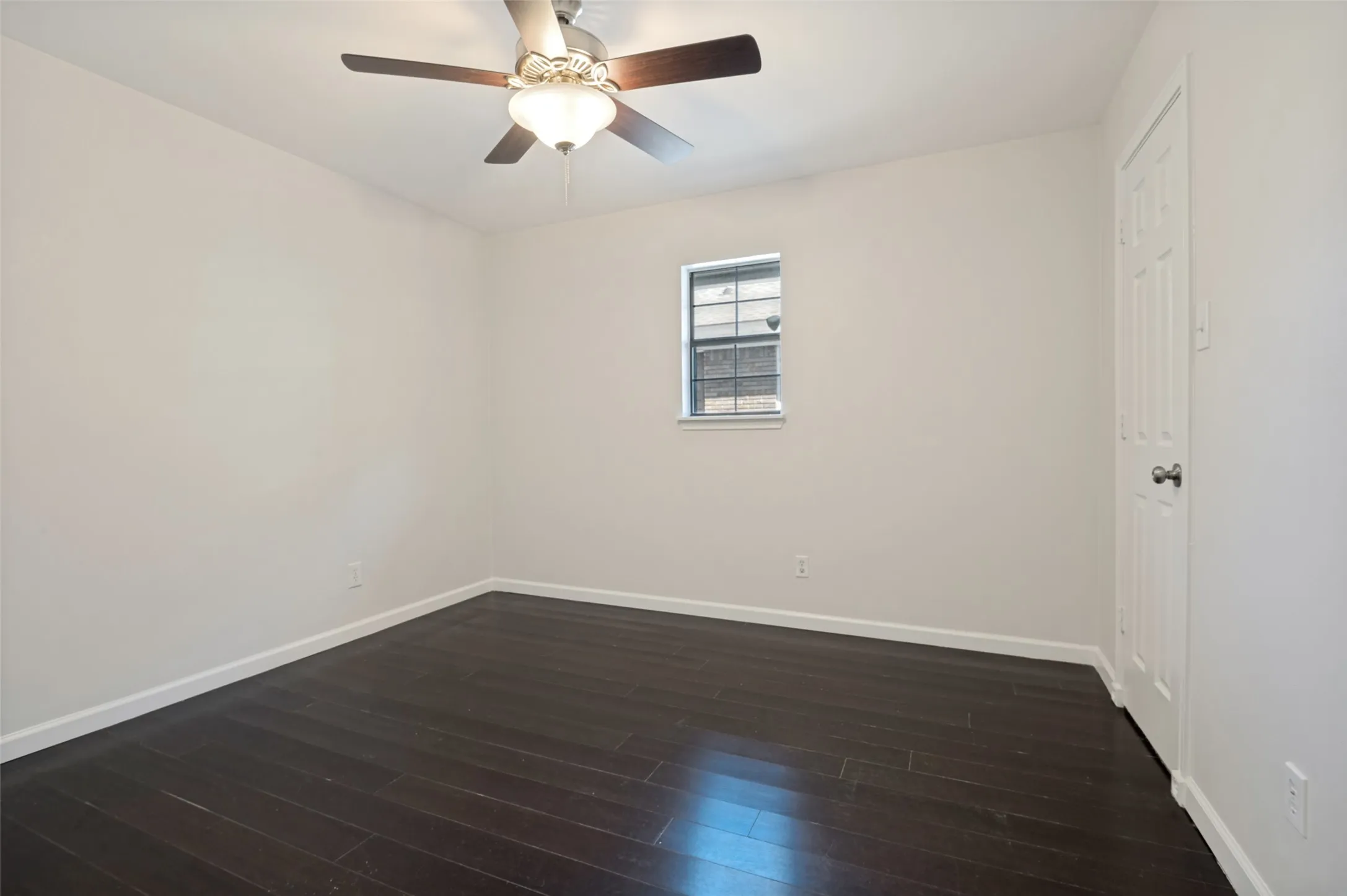 Single Family Residence For Sale in Dallas County , 803 Hollywood Avenue, Dallas, Texas 75208, 3 Bedroom, 2 Bathroom, Garage spaces, 1,410 Sqft, built in 1984, mls#21373632, Real Estate Agent in Dallas, Homes For Sale in Dallas county, Homes For Sale in Dallas, Realtor in Dallas Texas, Real Estate Brokerage Independent Realty Texas, Luminita Cordes Realtor