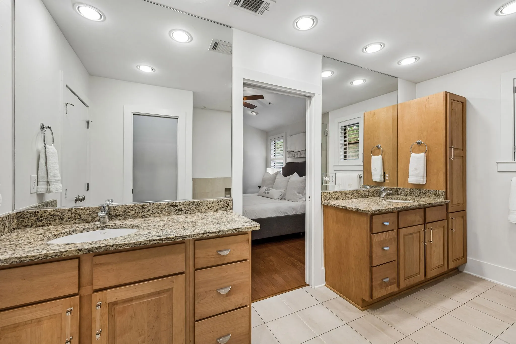 Townhouse For Rent in Dallas County , 5109 Dillard Lane, Dallas, Texas 75209, 2 Bedroom, 2 Bathroom, 2 Garage spaces, 1,580 Sqft, built in 2005, mls#21374159, Real Estate Agent in Dallas, Homes For Rent in Dallas county, Homes For Rent in Dallas, Realtor in Dallas Texas, Real Estate Brokerage Independent Realty Texas, Luminita Cordes Realtor