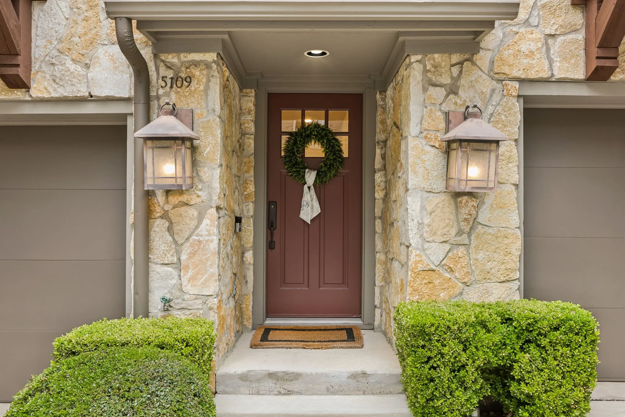 Townhouse For Rent in Dallas County , 5109 Dillard Lane, Dallas, Texas 75209, 2 Bedroom, 2 Bathroom, 2 Garage spaces, 1,580 Sqft, built in 2005, mls#21374159, Real Estate Agent in Dallas, Homes For Rent in Dallas county, Homes For Rent in Dallas, Realtor in Dallas Texas, Real Estate Brokerage Independent Realty Texas, Luminita Cordes Realtor