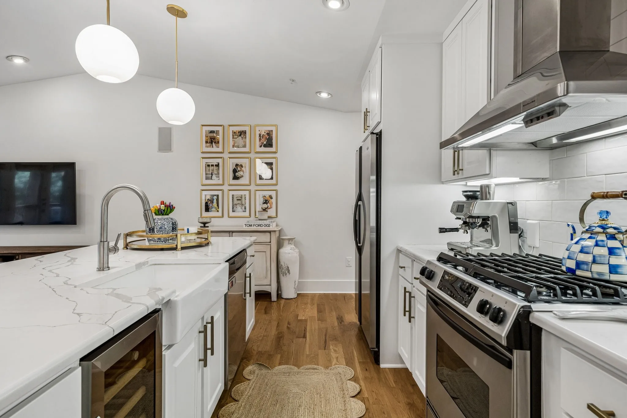 Townhouse For Rent in Dallas County , 5109 Dillard Lane, Dallas, Texas 75209, 2 Bedroom, 2 Bathroom, 2 Garage spaces, 1,580 Sqft, built in 2005, mls#21374159, Real Estate Agent in Dallas, Homes For Rent in Dallas county, Homes For Rent in Dallas, Realtor in Dallas Texas, Real Estate Brokerage Independent Realty Texas, Luminita Cordes Realtor