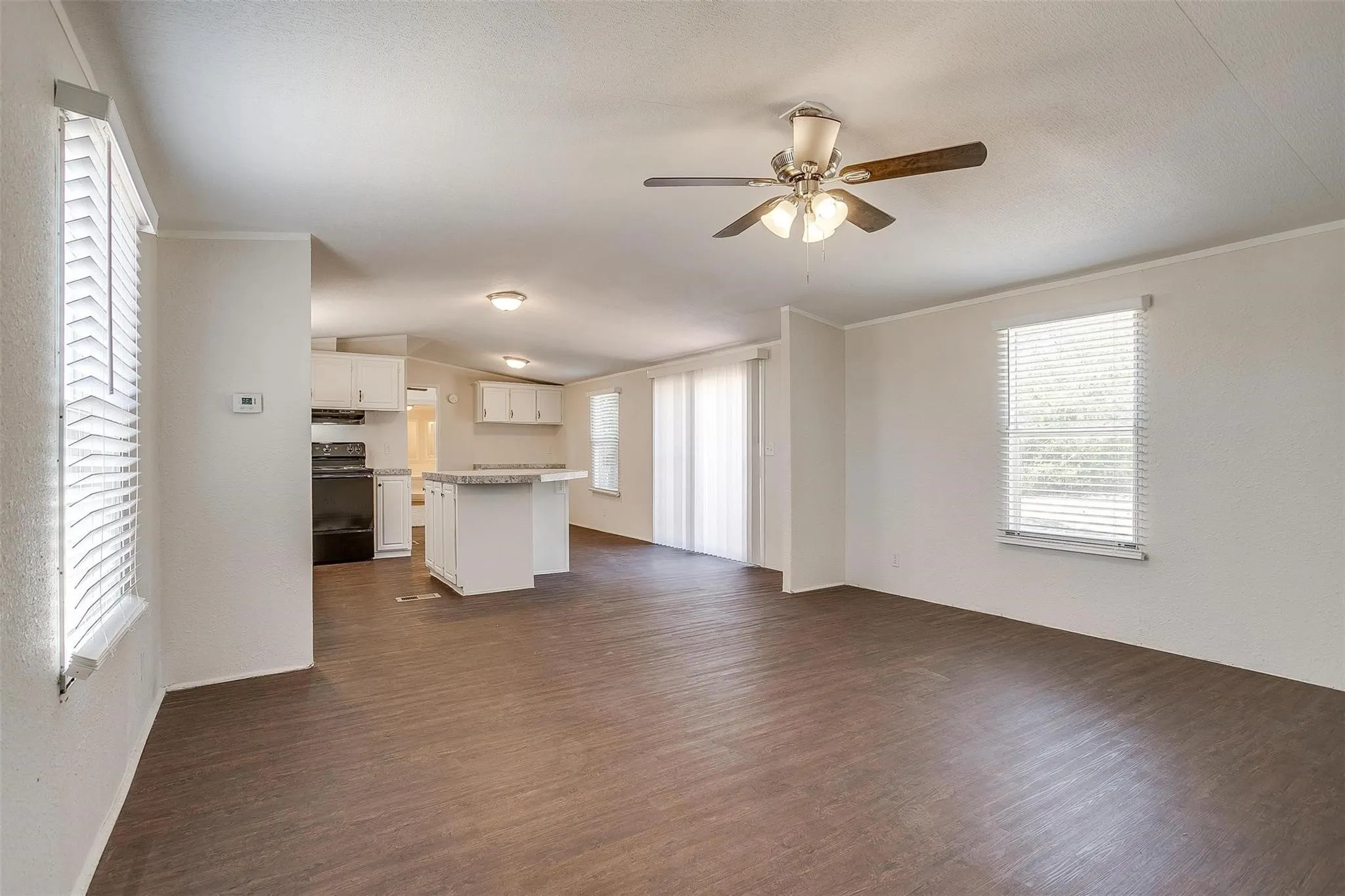 Mobile Home For Rent in Hood County , 3116 Hilltop Road, Granbury, Texas 76048, 3 Bedroom, 2 Bathroom, Garage spaces, 1,216 Sqft, built in 2000, mls#21374153, Real Estate Agent in Granbury, Homes For Rent in Hood county, Homes For Rent in Granbury, Realtor in Granbury Texas, Real Estate Brokerage Independent Realty Texas, Luminita Cordes Realtor