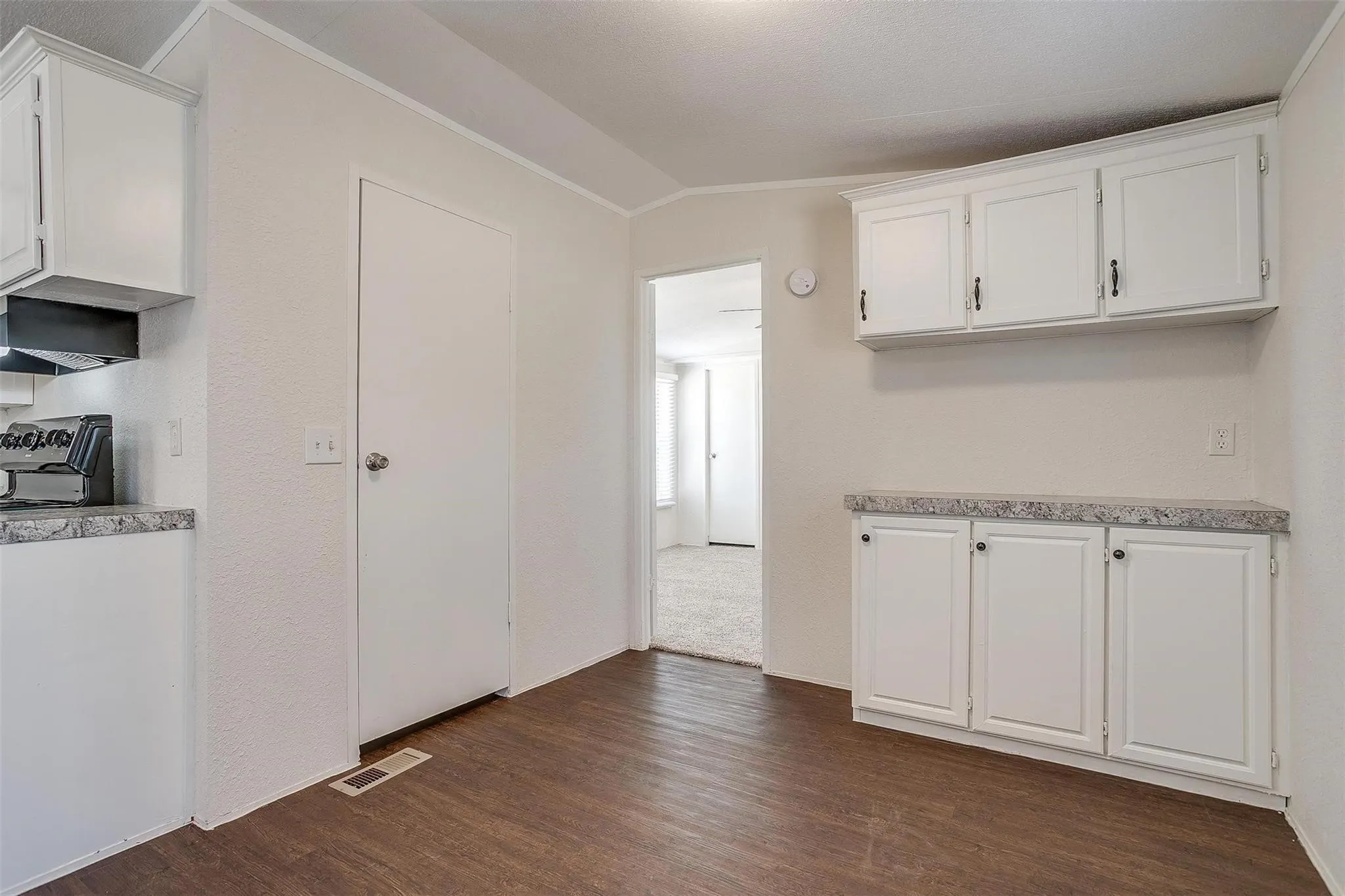 Mobile Home For Rent in Hood County , 3116 Hilltop Road, Granbury, Texas 76048, 3 Bedroom, 2 Bathroom, Garage spaces, 1,216 Sqft, built in 2000, mls#21374153, Real Estate Agent in Granbury, Homes For Rent in Hood county, Homes For Rent in Granbury, Realtor in Granbury Texas, Real Estate Brokerage Independent Realty Texas, Luminita Cordes Realtor