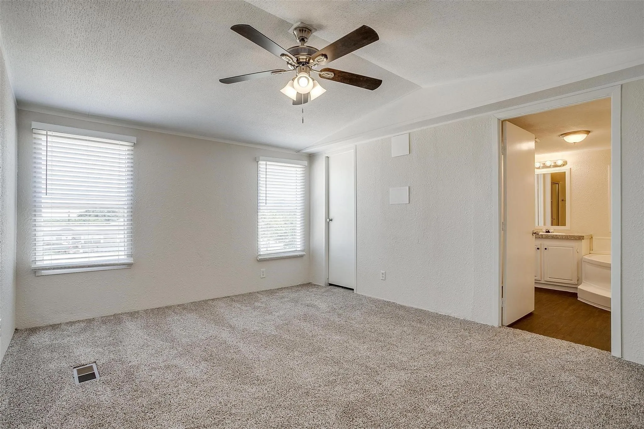 Mobile Home For Rent in Hood County , 3116 Hilltop Road, Granbury, Texas 76048, 3 Bedroom, 2 Bathroom, Garage spaces, 1,216 Sqft, built in 2000, mls#21374153, Real Estate Agent in Granbury, Homes For Rent in Hood county, Homes For Rent in Granbury, Realtor in Granbury Texas, Real Estate Brokerage Independent Realty Texas, Luminita Cordes Realtor