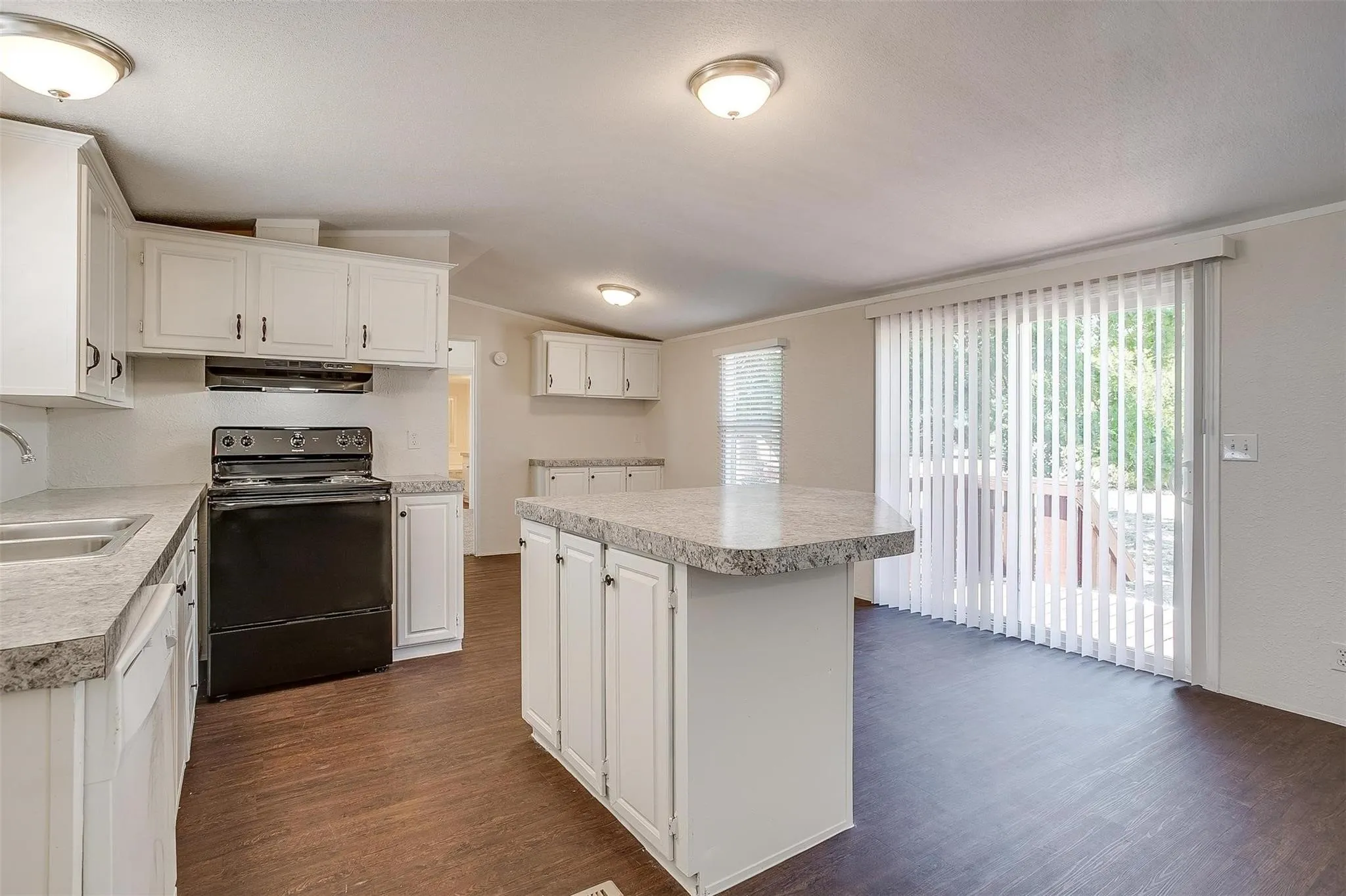 Mobile Home For Rent in Hood County , 3116 Hilltop Road, Granbury, Texas 76048, 3 Bedroom, 2 Bathroom, Garage spaces, 1,216 Sqft, built in 2000, mls#21374153, Real Estate Agent in Granbury, Homes For Rent in Hood county, Homes For Rent in Granbury, Realtor in Granbury Texas, Real Estate Brokerage Independent Realty Texas, Luminita Cordes Realtor