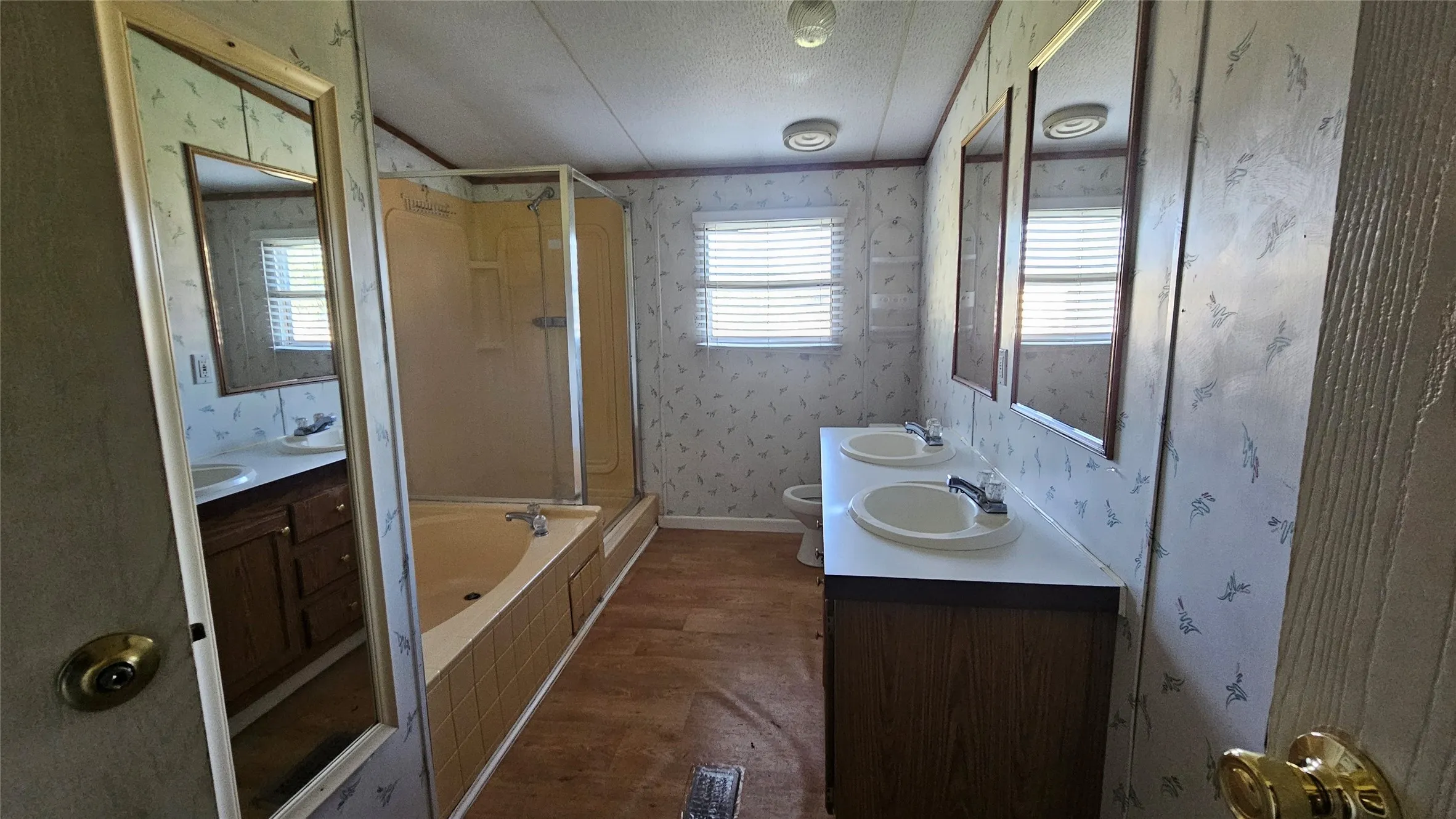 Mobile Home For Sale in Johnson County , 8913 Holly Road, Alvarado, Texas 76009, 3 Bedroom, 2 Bathroom, Garage spaces, 1,568 Sqft, built in 0, mls#21374107, Real Estate Agent in Alvarado, Homes For Sale in Johnson county, Homes For Sale in Alvarado, Realtor in Alvarado Texas, Real Estate Brokerage Independent Realty Texas, Luminita Cordes Realtor