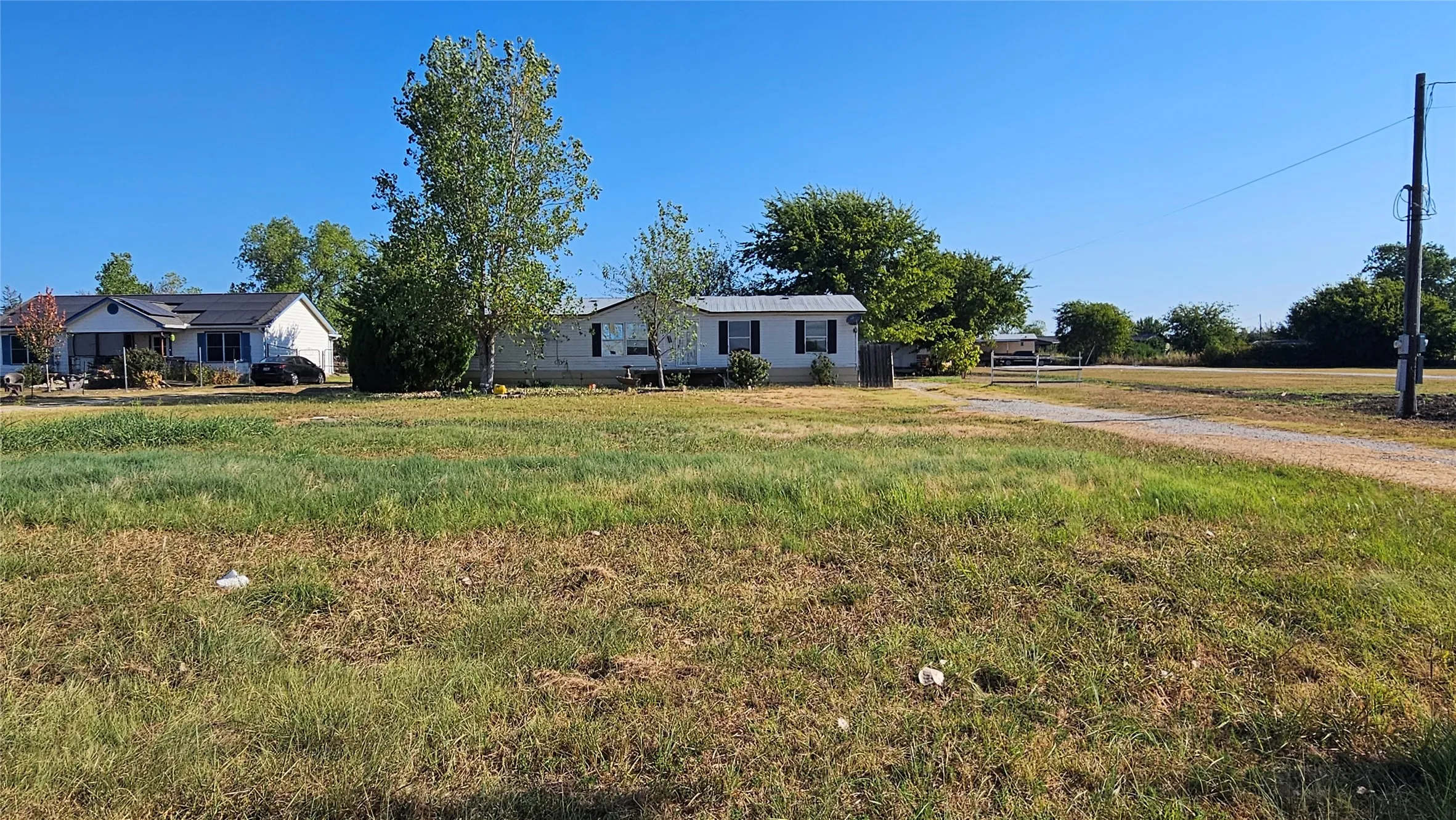 Mobile Home For Sale in Johnson County , 8913 Holly Road, Alvarado, Texas 76009, 3 Bedroom, 2 Bathroom, Garage spaces, 1,568 Sqft, built in 0, mls#21374107, Real Estate Agent in Alvarado, Homes For Sale in Johnson county, Homes For Sale in Alvarado, Realtor in Alvarado Texas, Real Estate Brokerage Independent Realty Texas, Luminita Cordes Realtor