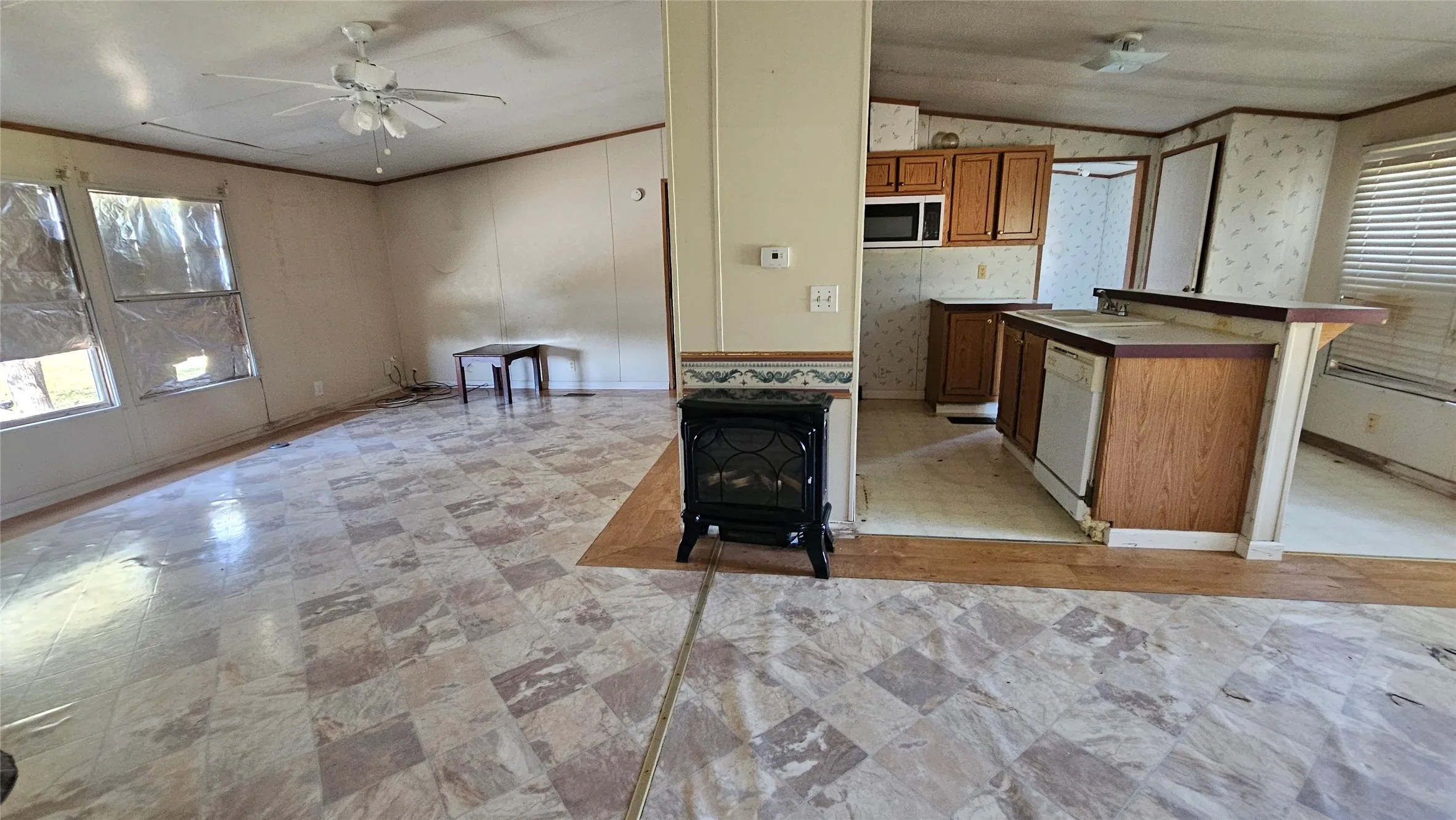 Mobile Home For Sale in Johnson County , 8913 Holly Road, Alvarado, Texas 76009, 3 Bedroom, 2 Bathroom, Garage spaces, 1,568 Sqft, built in 0, mls#21374107, Real Estate Agent in Alvarado, Homes For Sale in Johnson county, Homes For Sale in Alvarado, Realtor in Alvarado Texas, Real Estate Brokerage Independent Realty Texas, Luminita Cordes Realtor
