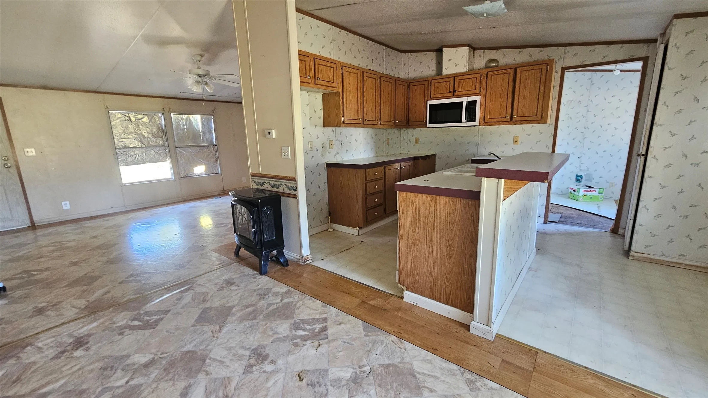 Mobile Home For Sale in Johnson County , 8913 Holly Road, Alvarado, Texas 76009, 3 Bedroom, 2 Bathroom, Garage spaces, 1,568 Sqft, built in 0, mls#21374107, Real Estate Agent in Alvarado, Homes For Sale in Johnson county, Homes For Sale in Alvarado, Realtor in Alvarado Texas, Real Estate Brokerage Independent Realty Texas, Luminita Cordes Realtor