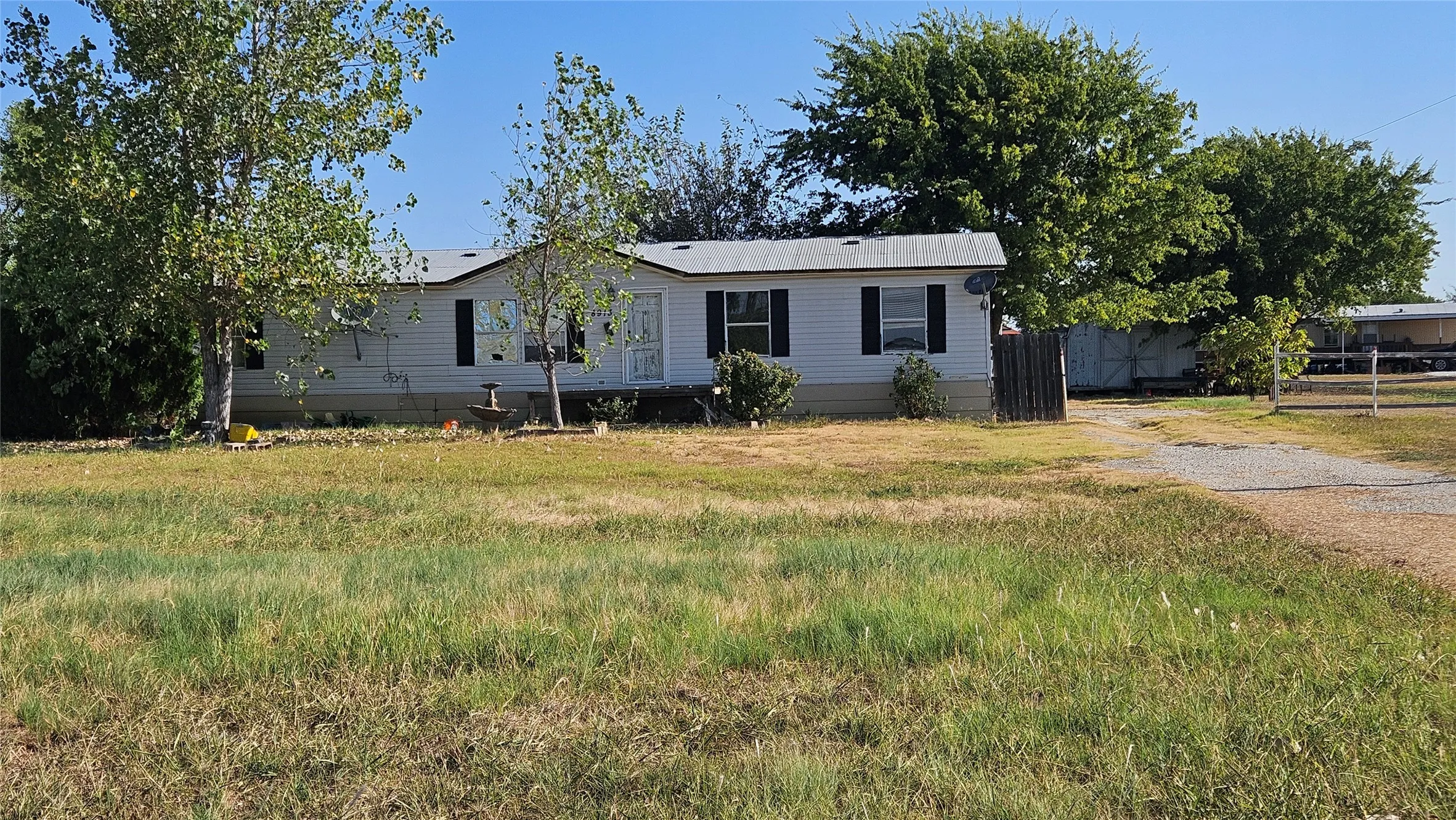 Mobile Home For Sale in Johnson County , 8913 Holly Road, Alvarado, Texas 76009, 3 Bedroom, 2 Bathroom, Garage spaces, 1,568 Sqft, built in 0, mls#21374107, Real Estate Agent in Alvarado, Homes For Sale in Johnson county, Homes For Sale in Alvarado, Realtor in Alvarado Texas, Real Estate Brokerage Independent Realty Texas, Luminita Cordes Realtor