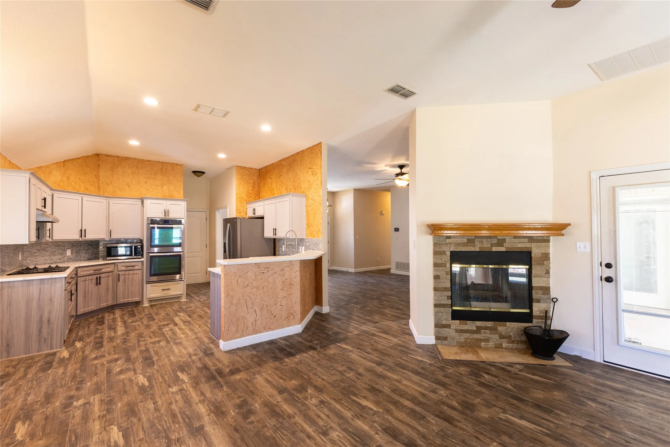 Double-sided fireplace in Den