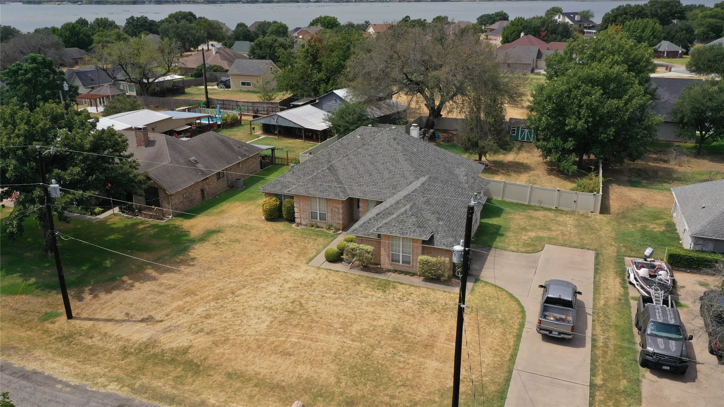 Single Family Residence For Sale in Hood County , 3904 Santa Cruz Street, Granbury, Texas 76049, 4 Bedroom, 2 Bathroom, 2 Garage spaces, 2,301 Sqft, built in 1995, mls#21367157, Real Estate Agent in Granbury, Homes For Sale in Hood county, Homes For Sale in Granbury, Realtor in Granbury Texas, Real Estate Brokerage Independent Realty Texas, Luminita Cordes Realtor