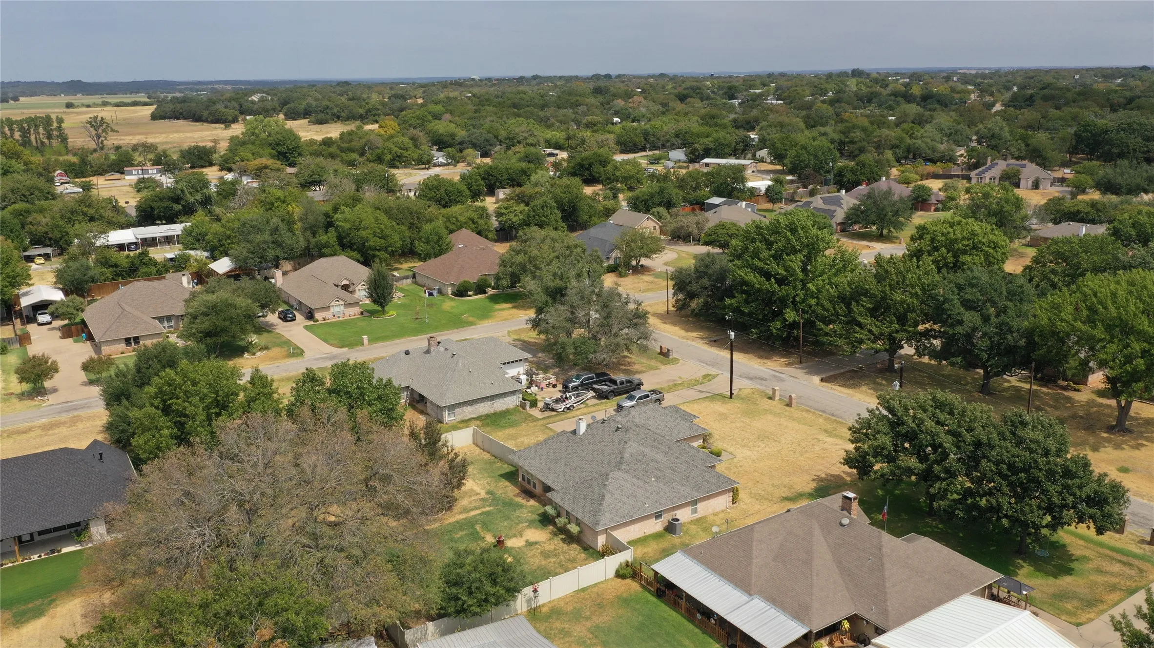 Single Family Residence For Sale in Hood County , 3904 Santa Cruz Street, Granbury, Texas 76049, 4 Bedroom, 2 Bathroom, 2 Garage spaces, 2,301 Sqft, built in 1995, mls#21367157, Real Estate Agent in Granbury, Homes For Sale in Hood county, Homes For Sale in Granbury, Realtor in Granbury Texas, Real Estate Brokerage Independent Realty Texas, Luminita Cordes Realtor
