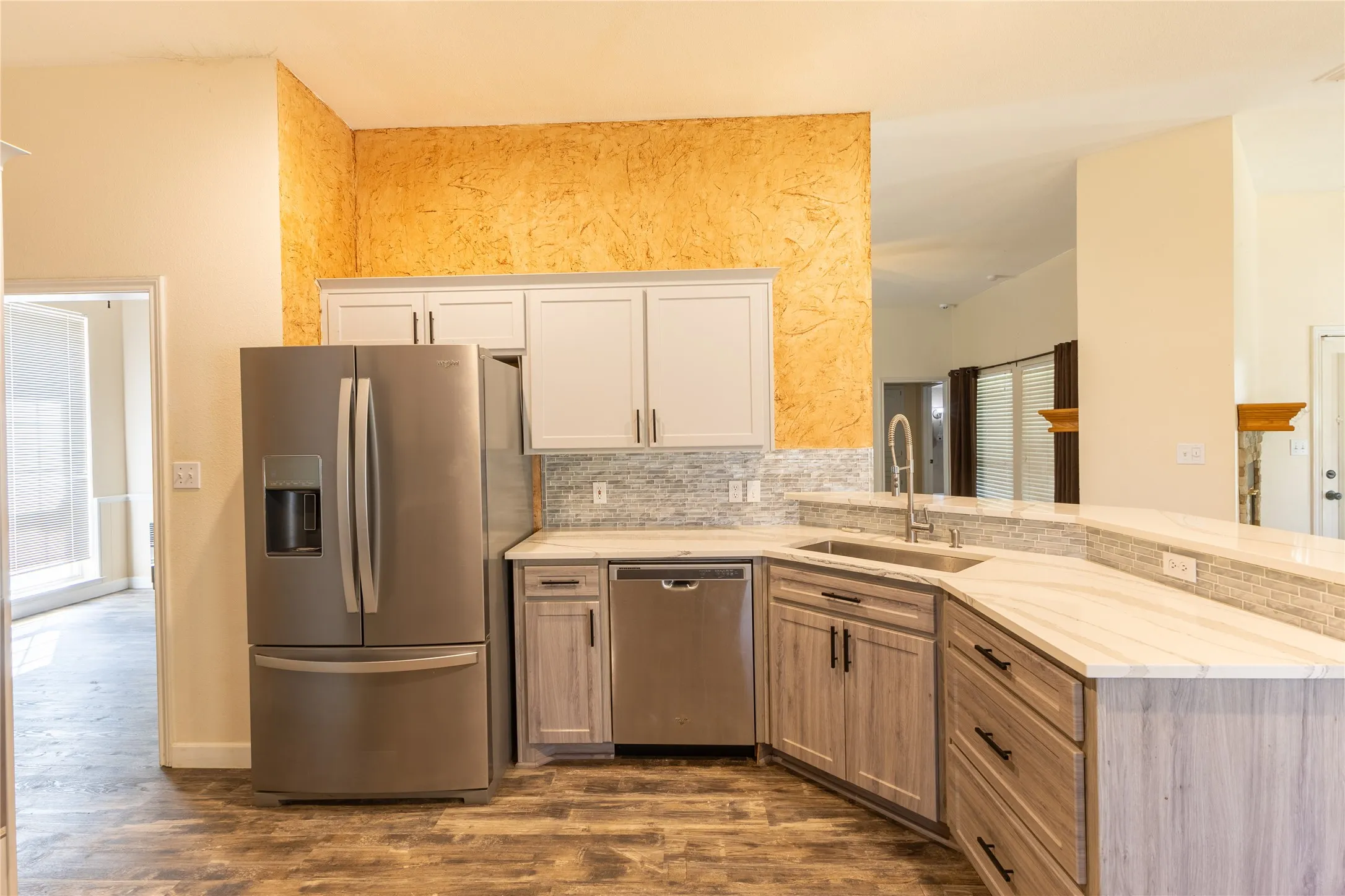 Single Family Residence For Sale in Hood County , 3904 Santa Cruz Street, Granbury, Texas 76049, 4 Bedroom, 2 Bathroom, 2 Garage spaces, 2,301 Sqft, built in 1995, mls#21367157, Real Estate Agent in Granbury, Homes For Sale in Hood county, Homes For Sale in Granbury, Realtor in Granbury Texas, Real Estate Brokerage Independent Realty Texas, Luminita Cordes Realtor