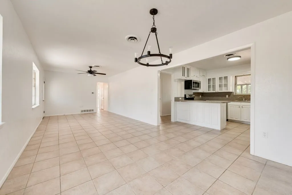 Single Family Residence For Sale in Parker County , 3006 Inspiration Drive, Hudson Oaks, Texas 76087, 3 Bedroom, 2 Bathroom, Garage spaces, 1,664 Sqft, built in 1970, mls#21374179, Real Estate Agent in Hudson Oaks, Homes For Sale in Parker county, Homes For Sale in Hudson Oaks, Realtor in Hudson Oaks Texas, Real Estate Brokerage Independent Realty Texas, Luminita Cordes Realtor