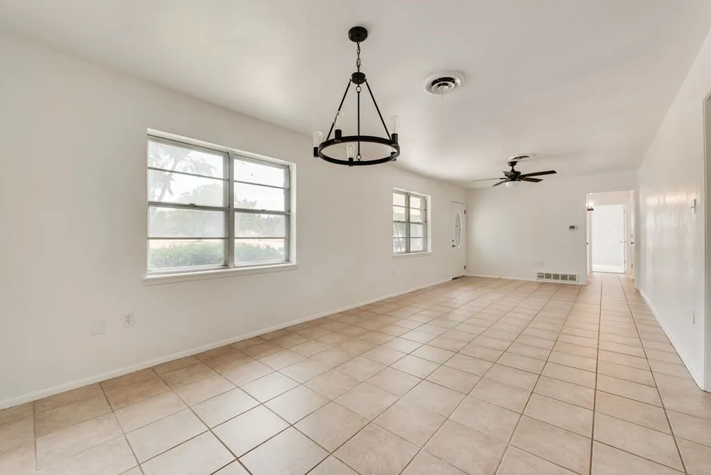 Single Family Residence For Sale in Parker County , 3006 Inspiration Drive, Hudson Oaks, Texas 76087, 3 Bedroom, 2 Bathroom, Garage spaces, 1,664 Sqft, built in 1970, mls#21374179, Real Estate Agent in Hudson Oaks, Homes For Sale in Parker county, Homes For Sale in Hudson Oaks, Realtor in Hudson Oaks Texas, Real Estate Brokerage Independent Realty Texas, Luminita Cordes Realtor